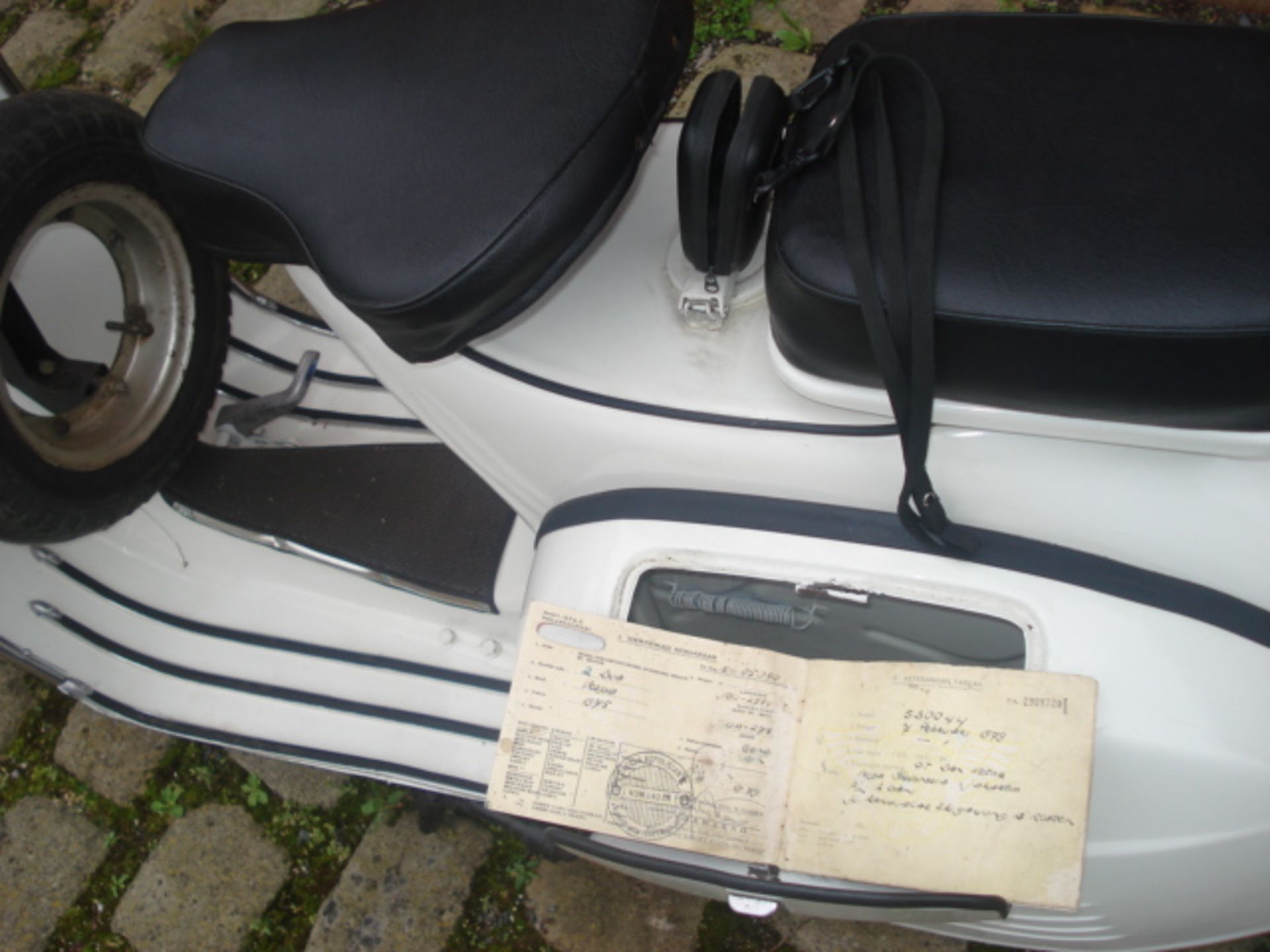 1975 VESPA 150CC, SPRINT,  ORIGINAL GOOD CONDITION, WHITE, BLACK LEATHER TWIN SEATS, STARTS/RUNS/DRI - Image 6 of 7