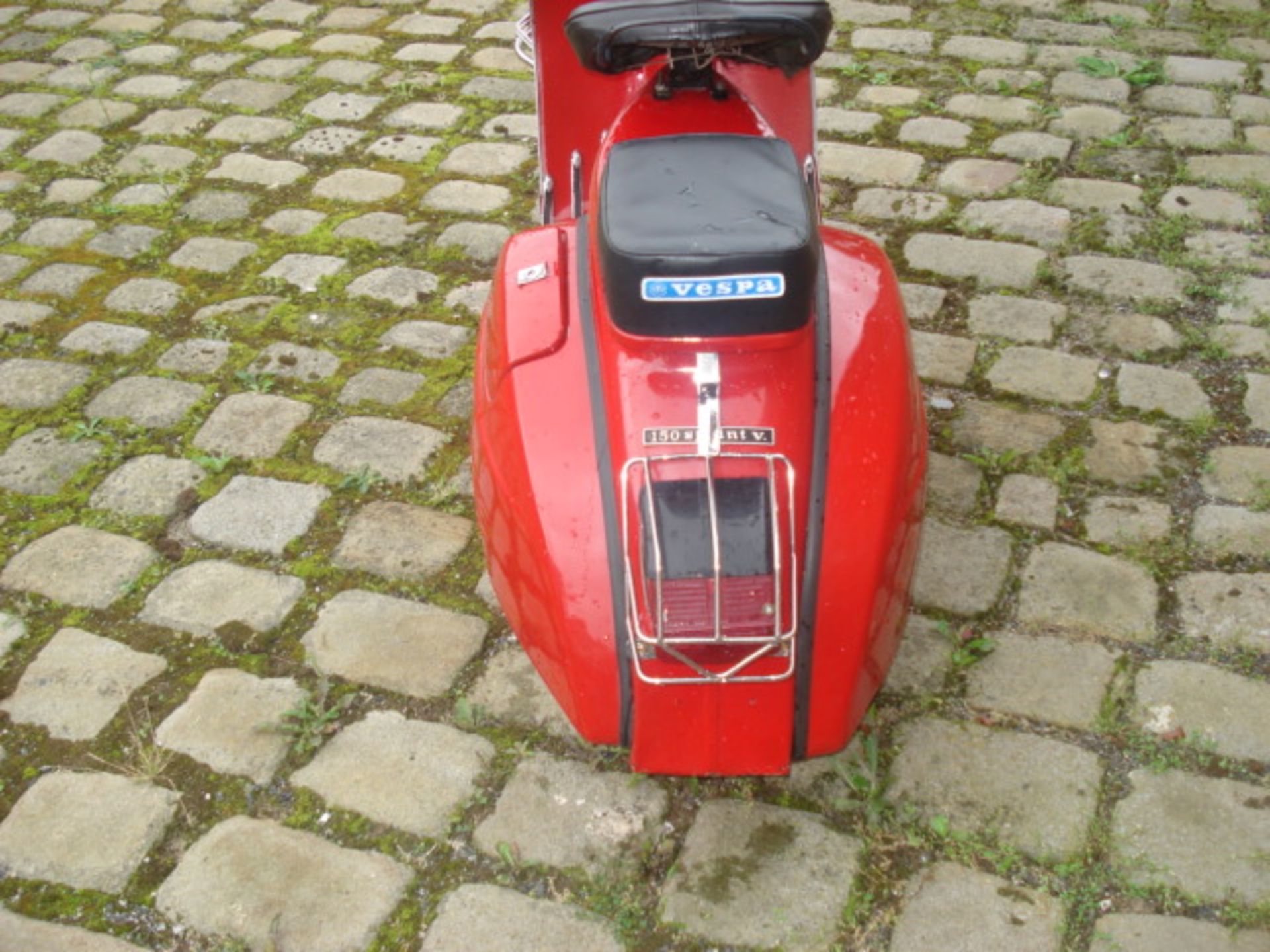 1972 VESPA 150CC, SPRINT V,  ORIGINAL GOOD CONDITION, RED, BLACK LEATHER TWIN SEATS, STARTS/RUNS/DRI - Image 3 of 5