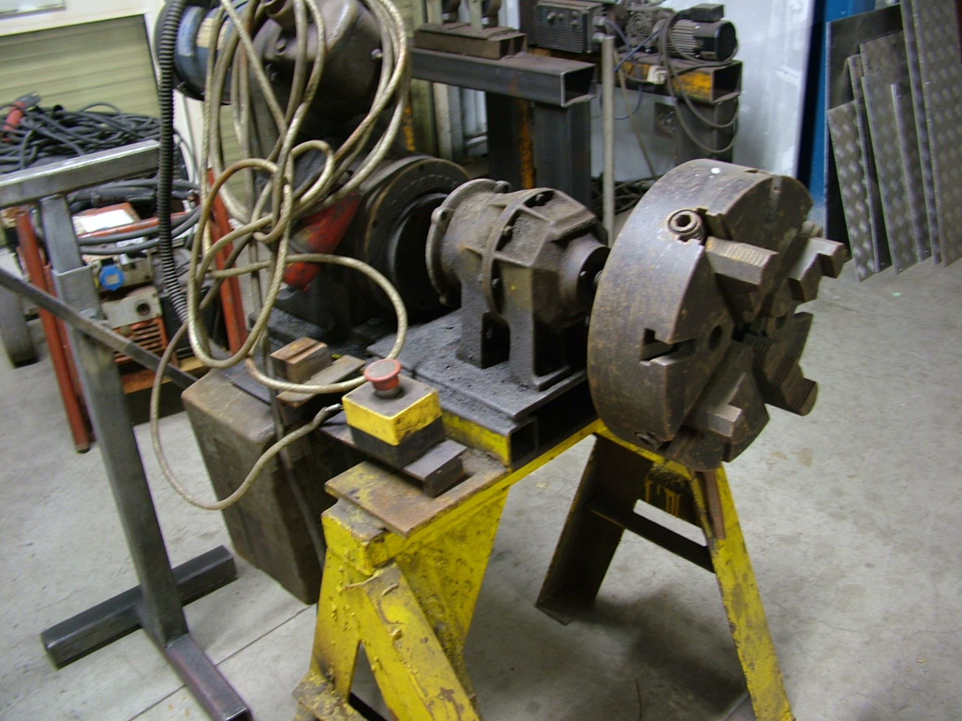 Ritespeed welding rotator with 4 jaw chuck,  4 sets of twin pipe rollers including a powered set.  4 - Image 2 of 3
