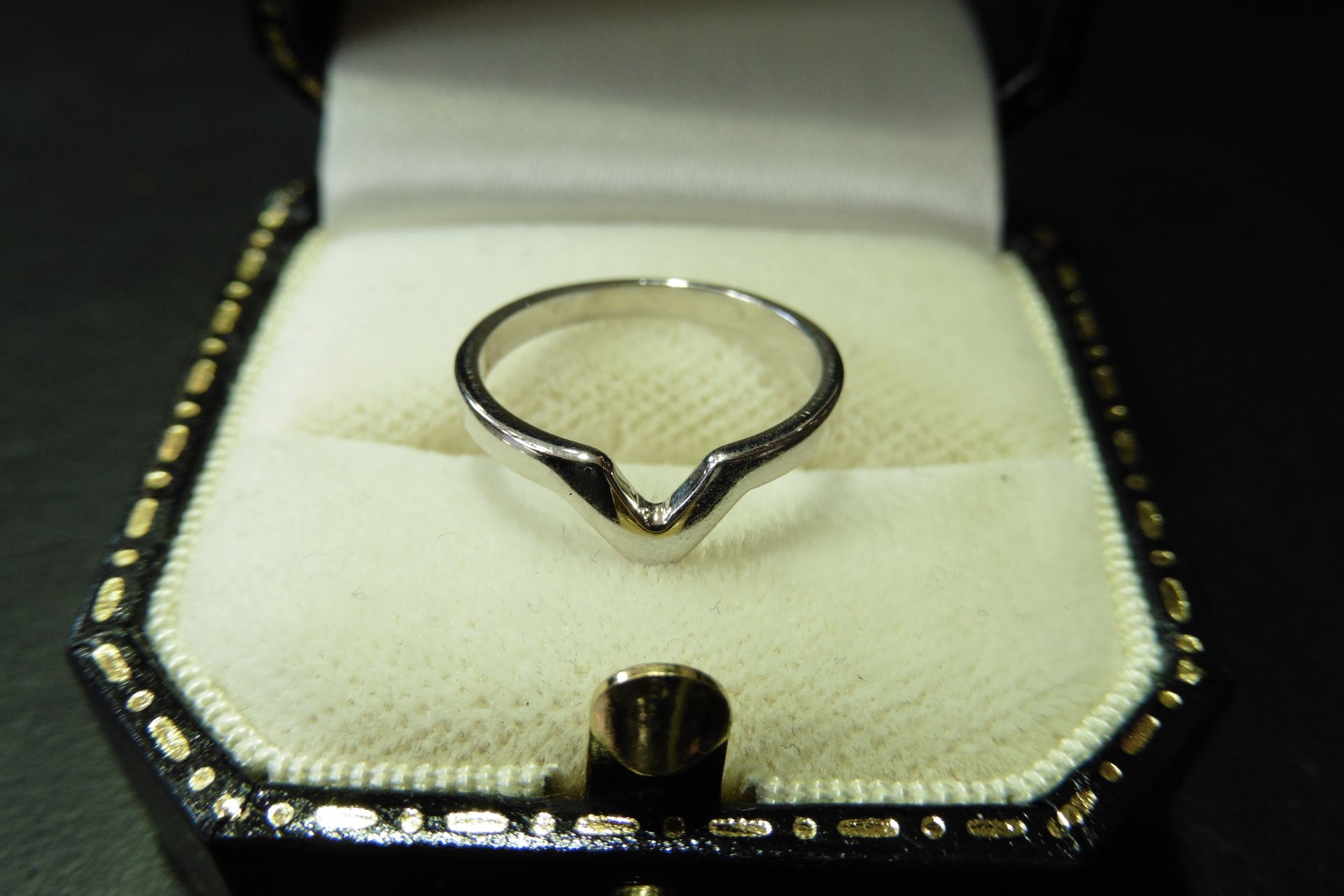 Pre-owned 18ct white gold ring set.  Diamond solitaire set with a 0.50ct marquise cut diamond, J col - Image 3 of 3