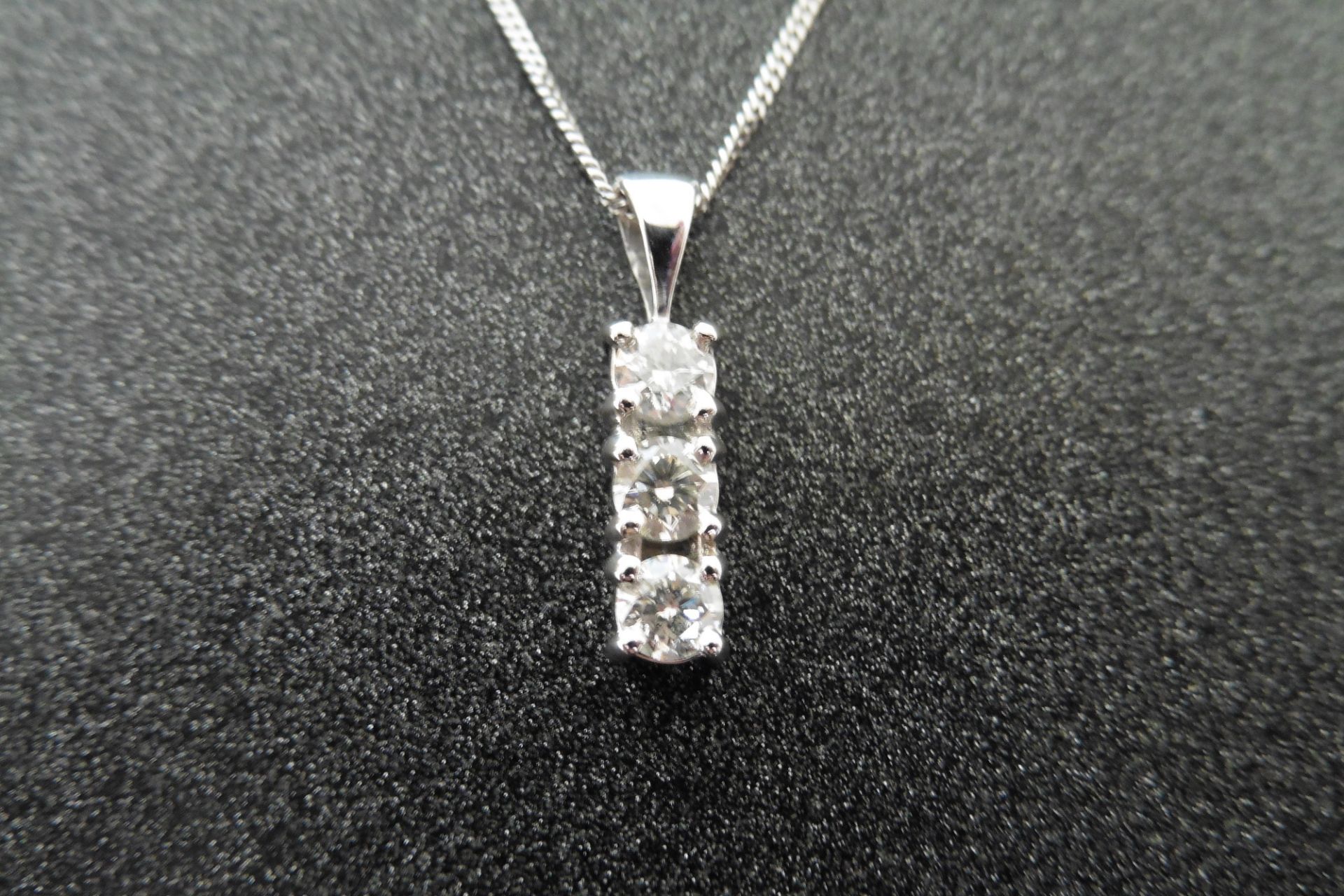 18ct white gold trilogy pendant set with 3 small brilliant cut diamonds of H/I colour weighing a tot - Image 3 of 3