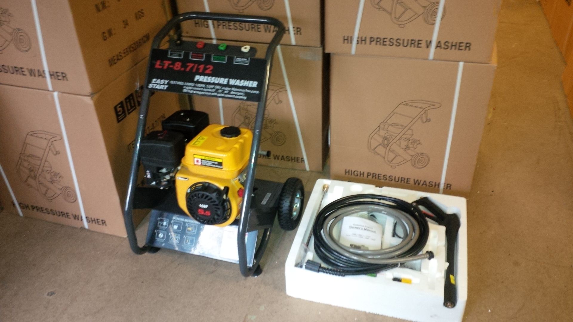 NEW BOXED BRAND NEW 5.5hp 2200psi PETROL PRESSURE WASHER