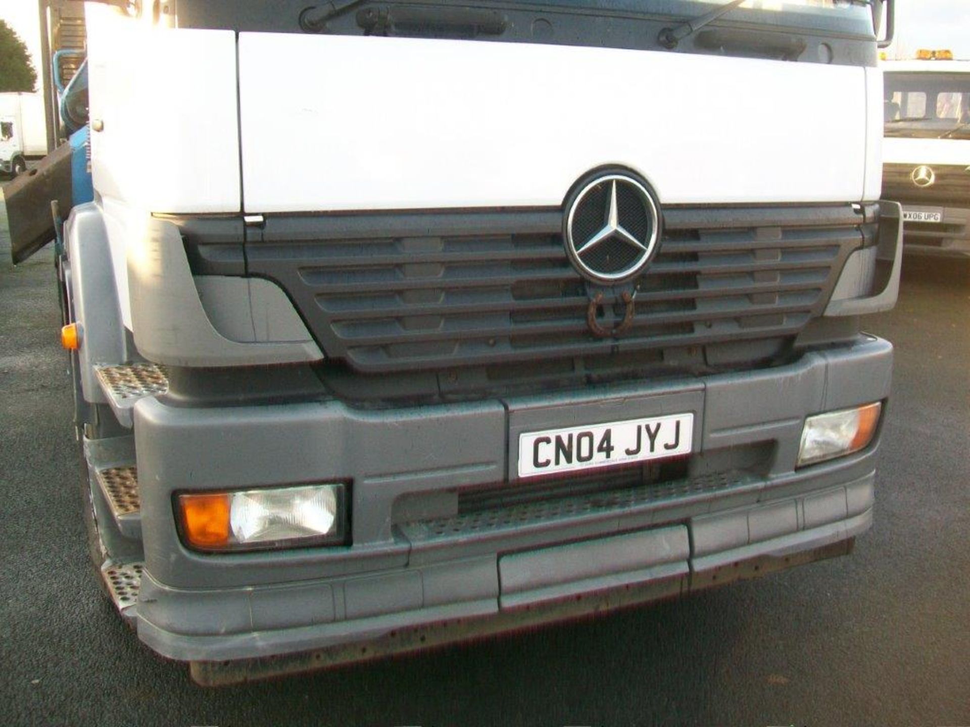 2004 / 04 Mercedes Atego 2528 fitted with Beavertail Plant Body and atlas 105.2 Front mounted crane - Image 2 of 7