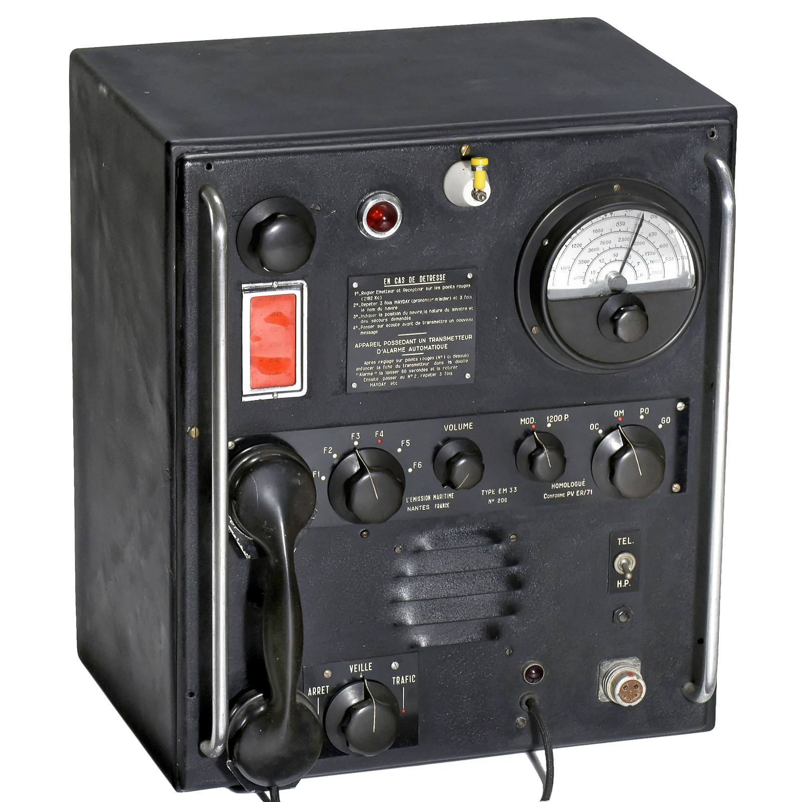 French Maritime Type EM 33 Transceiver, c. 1955  Transmitter and receiver, manufactured by "L'