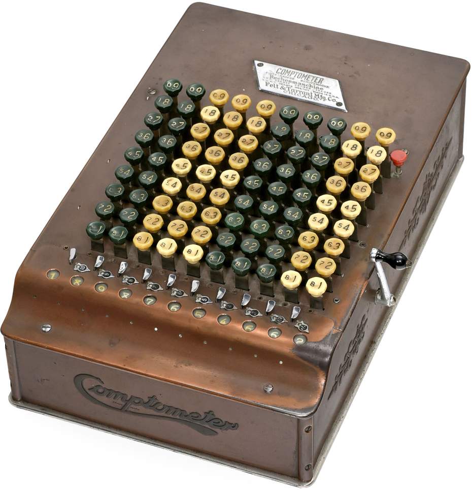 Comptometer, c. 1935
10-digit adder with copper-tin case.
Condition: (3/2-)  Comptometer, um 1935