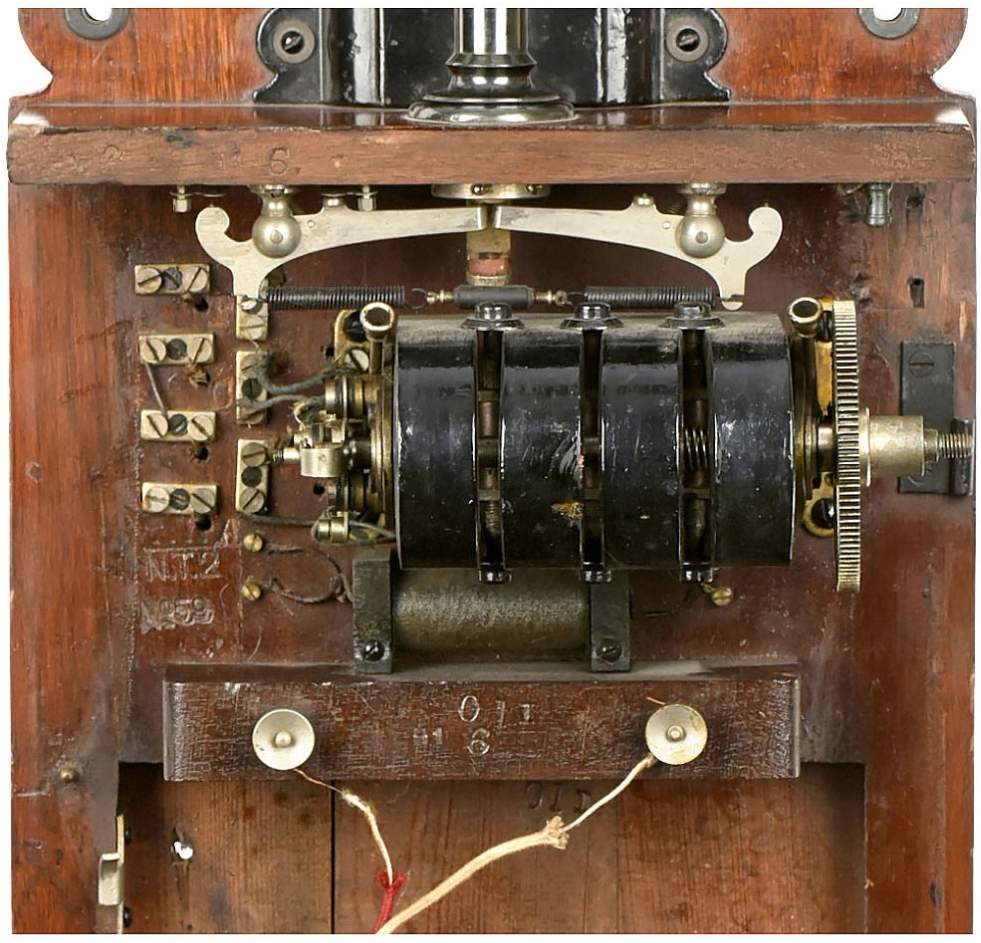 Ericsson English Wall Telephone, c. 1905
Manufactured by "British L.M. Ericsson Mfg. Co., - Bild 2 aus 2