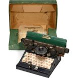 "American Flyer Mod. 1", 1933 (!)
Tin toy typewriter with 2-row typewheel and original box with