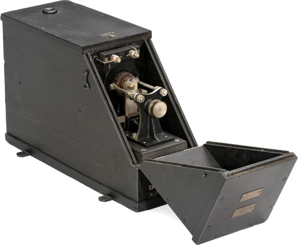 Early Telefunken Transmitter, c. 1916
Made by "The Telefunken Wireless Telegraph Company of the