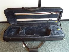 A good quality fitted violin case with bow - Est £30 - £50