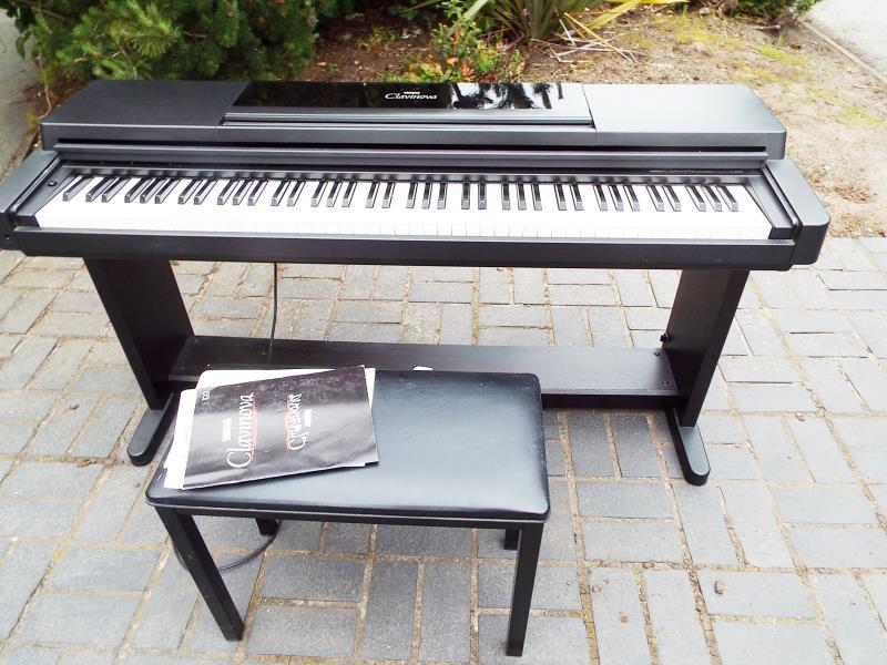 A Yamaha Clavinova CLP550 piano with stool and manual - Image 2 of 3