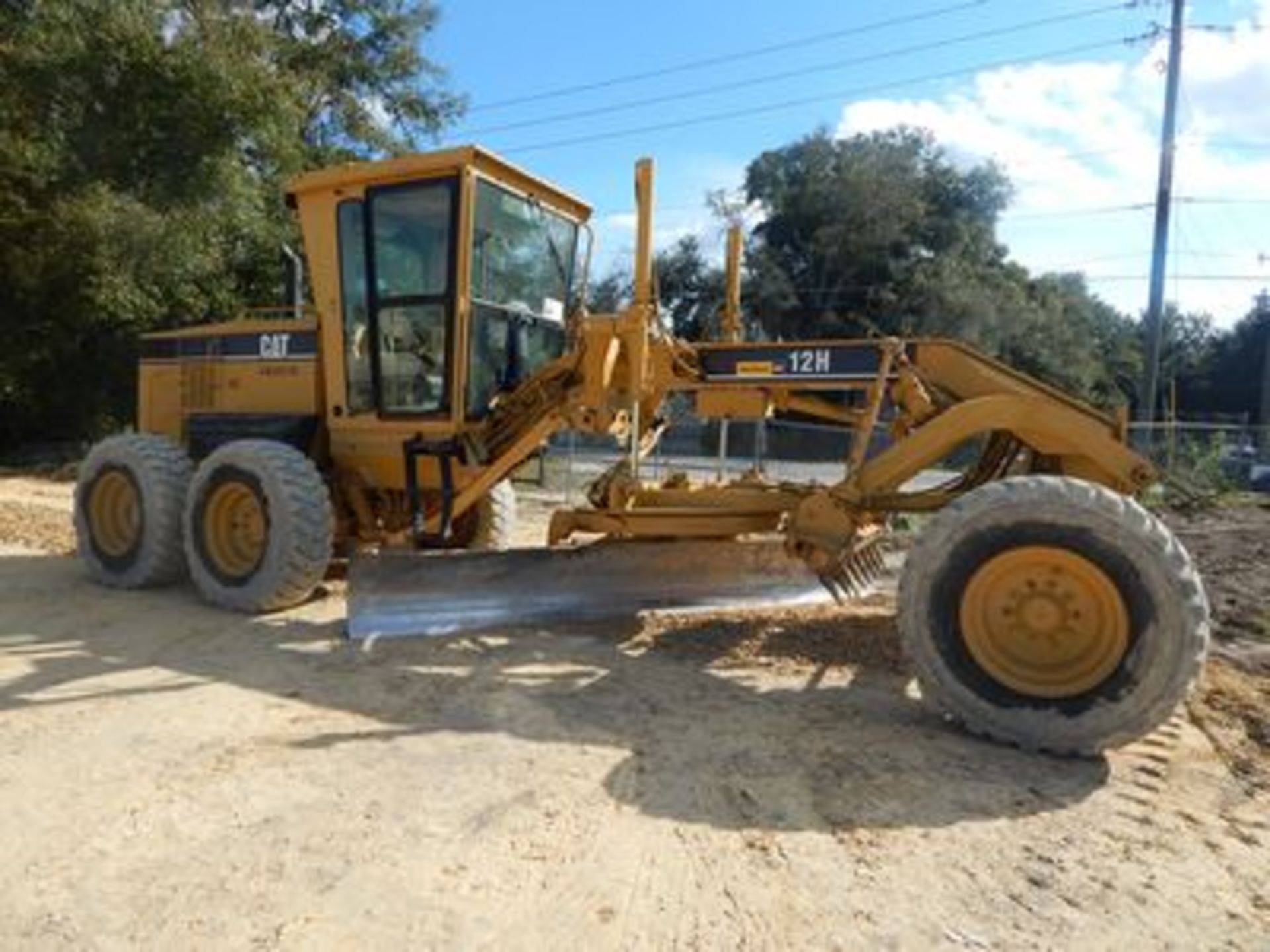 2006 CAT 12H MOTOR GRADER, DIESEL, 14' MOLDBOARD, 5' FRONT CARIFIER, ENC. CAB., HEAT/AIR, 2,135 - Image 2 of 2