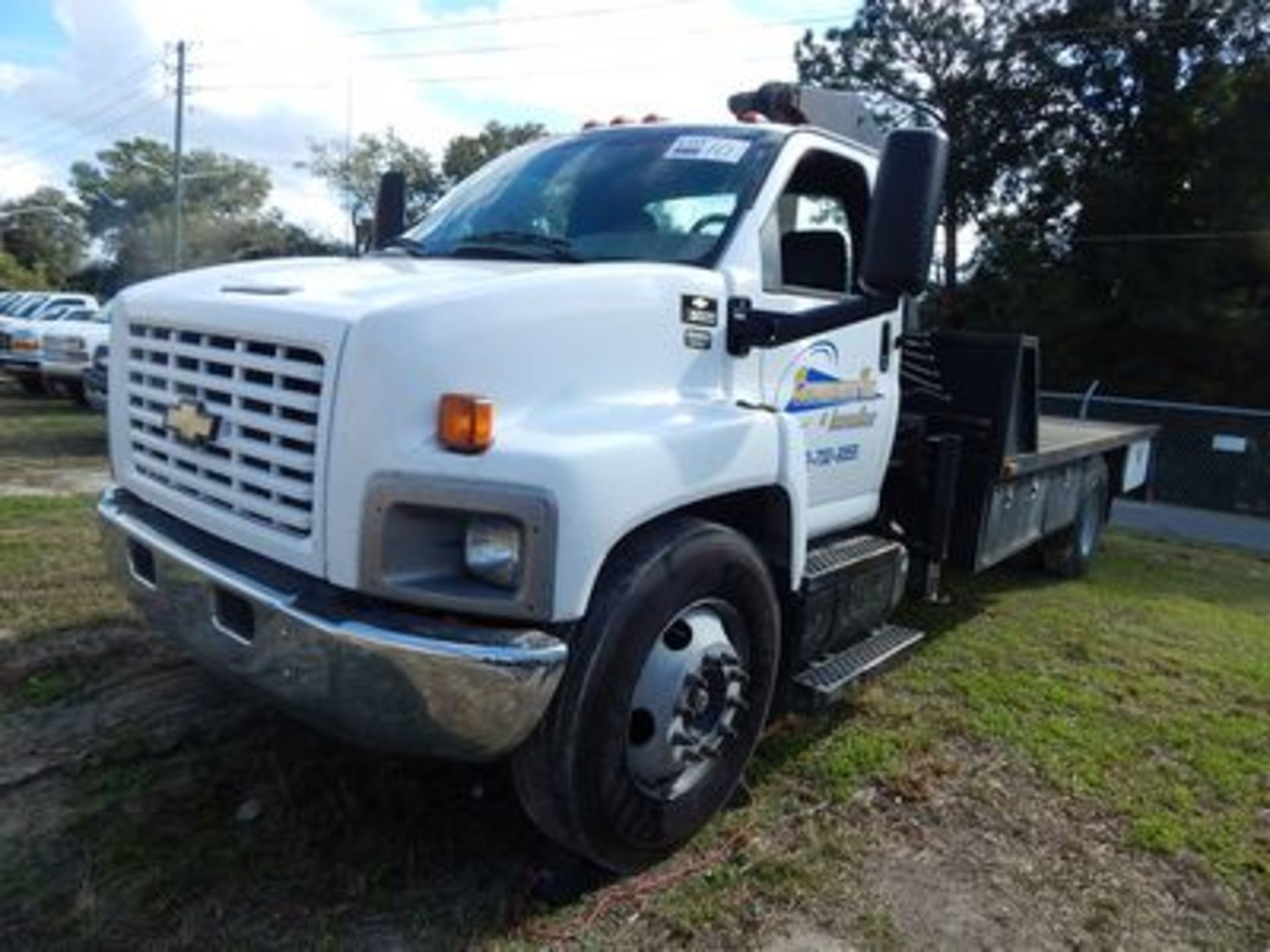 2004 CHEV C6500 DIESEL BOOM TRUCK, DURAMAX TURBO DIESEL ENG., AT, AC, HYD. BRAKES, 14' STEEL FLATBED