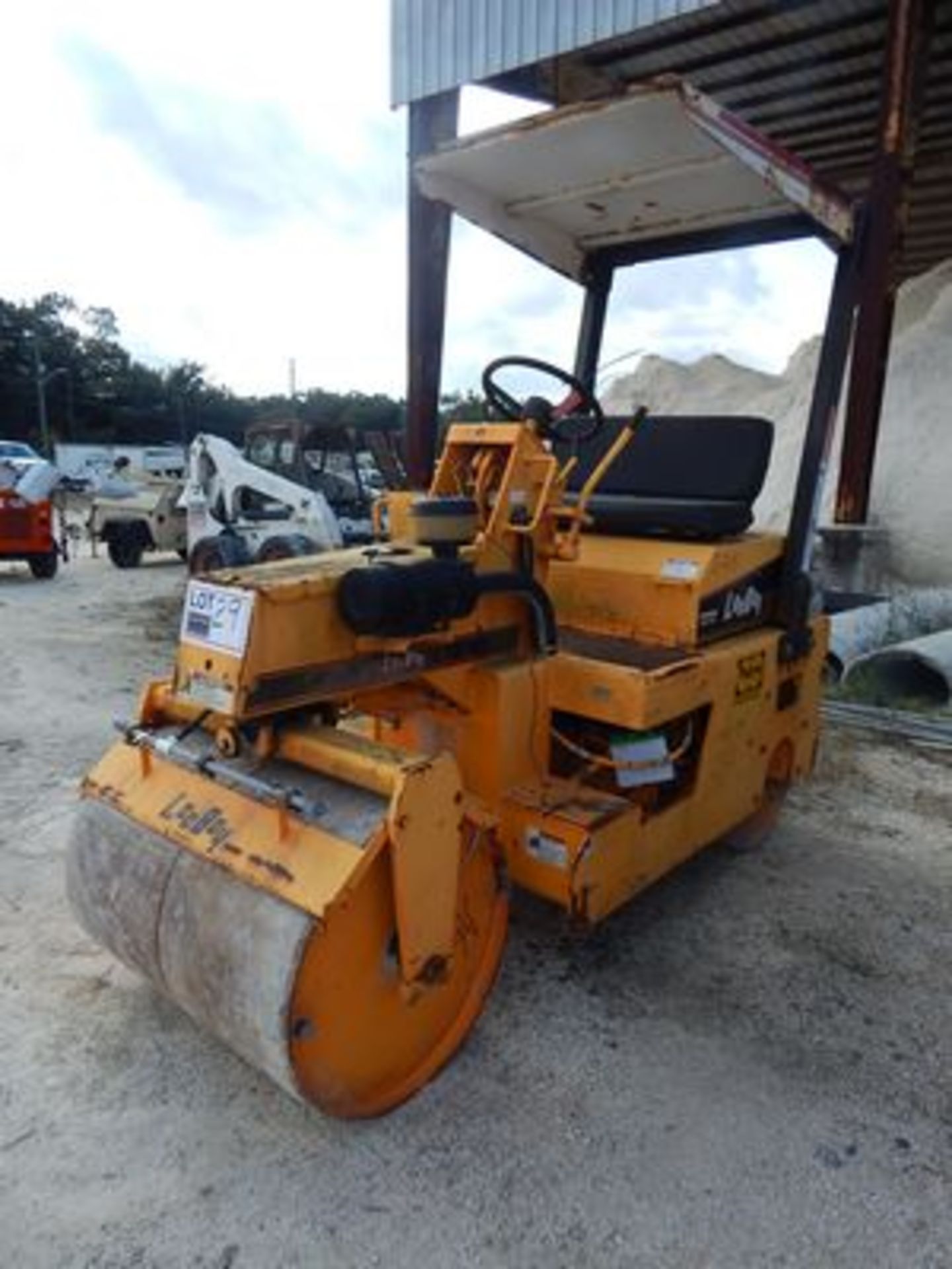 2008 LEEBOY DOUBLE DRUM ROLLER, DIESEL, 40' FRONT, 43" REAR DRUMS, 894 HRS.