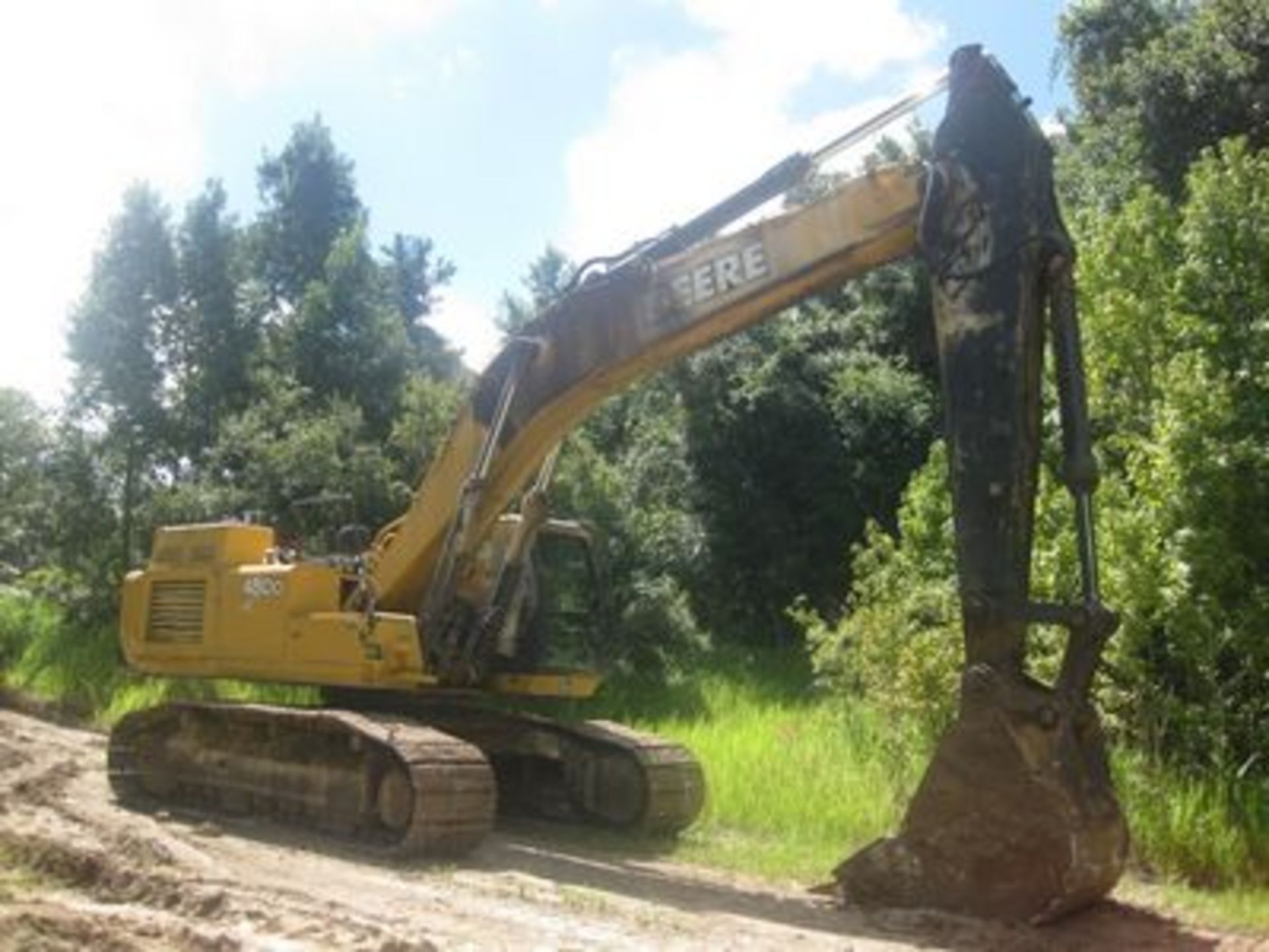 2006 JOHN DEERE 450D-LC HYD. CRAWLER EXCAVATOR, 36" PADS, 14' STICK, 48" DIGGING BUCKET, ENC.