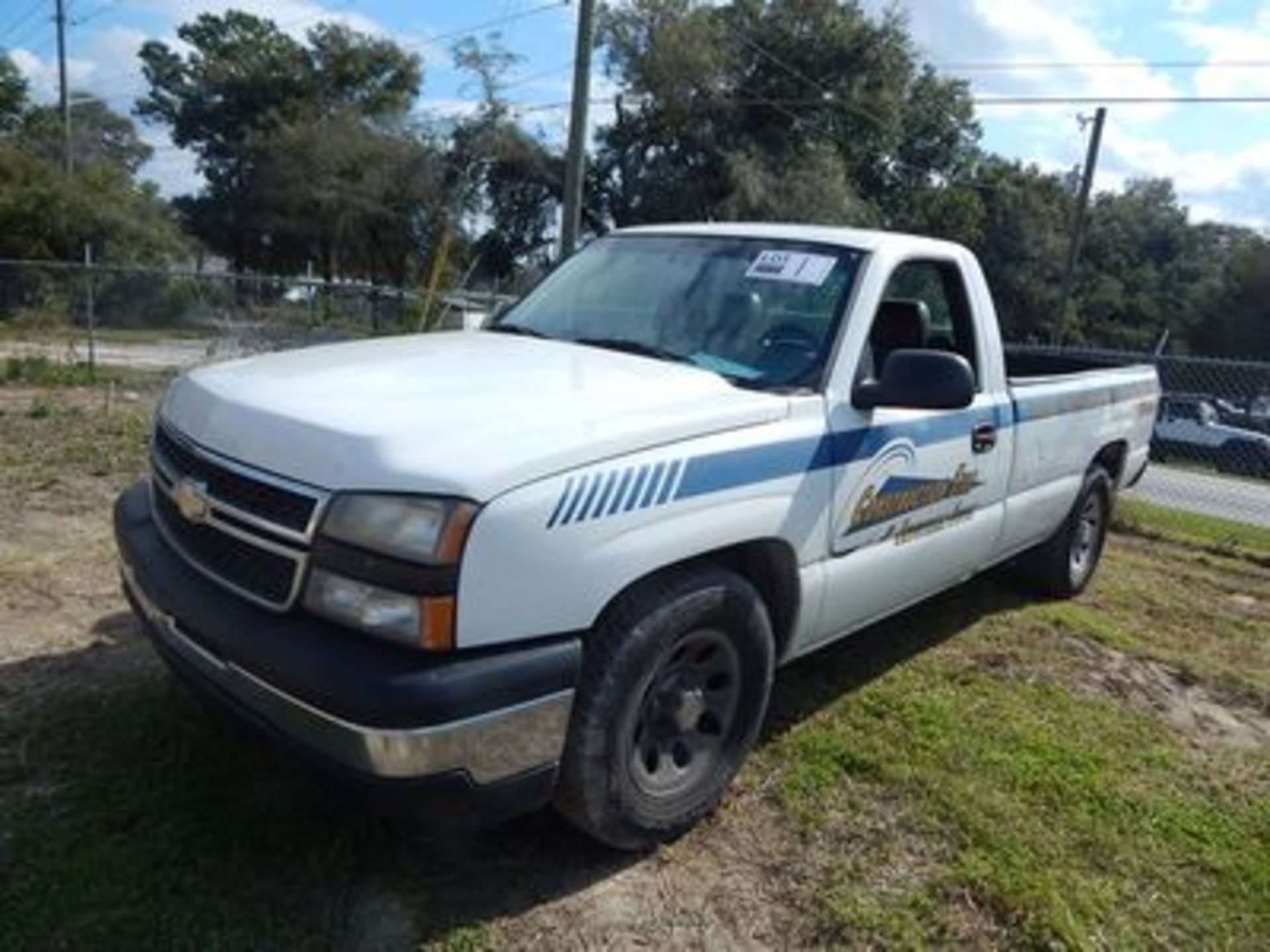 2006 CHEV 1500 SILVERADO PICKUP TRUCK, V6, AT, AC, PS, PB, AM/FM STEREO, 8' BED W/ BEDLINER, 166,736