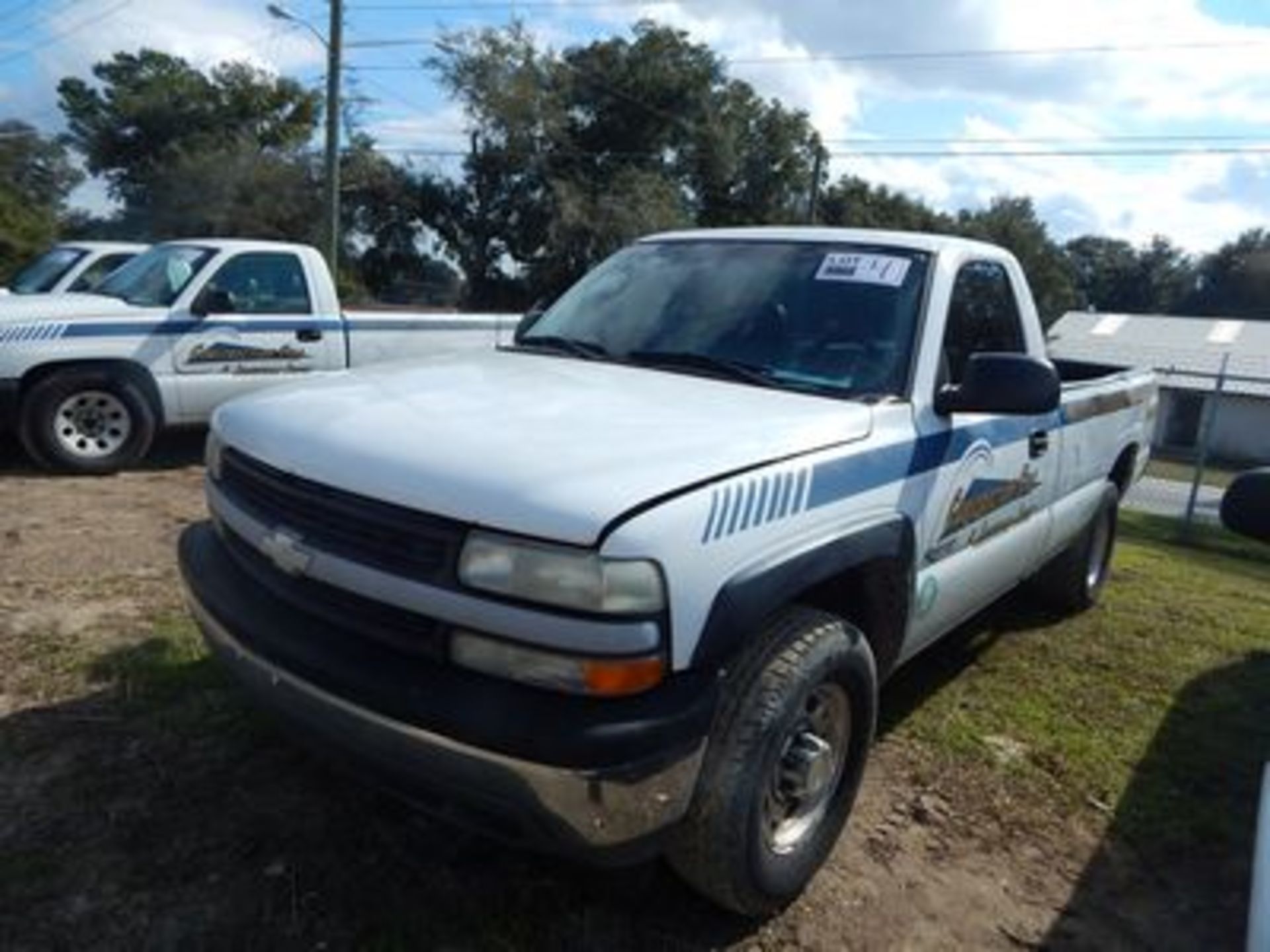 2002 CHEV 2500 HD-LT SILVERADO PICKUP TRUCK, V8, AT, AC, PS, PB, AM/FM STEREO, 8' BED, 311,655