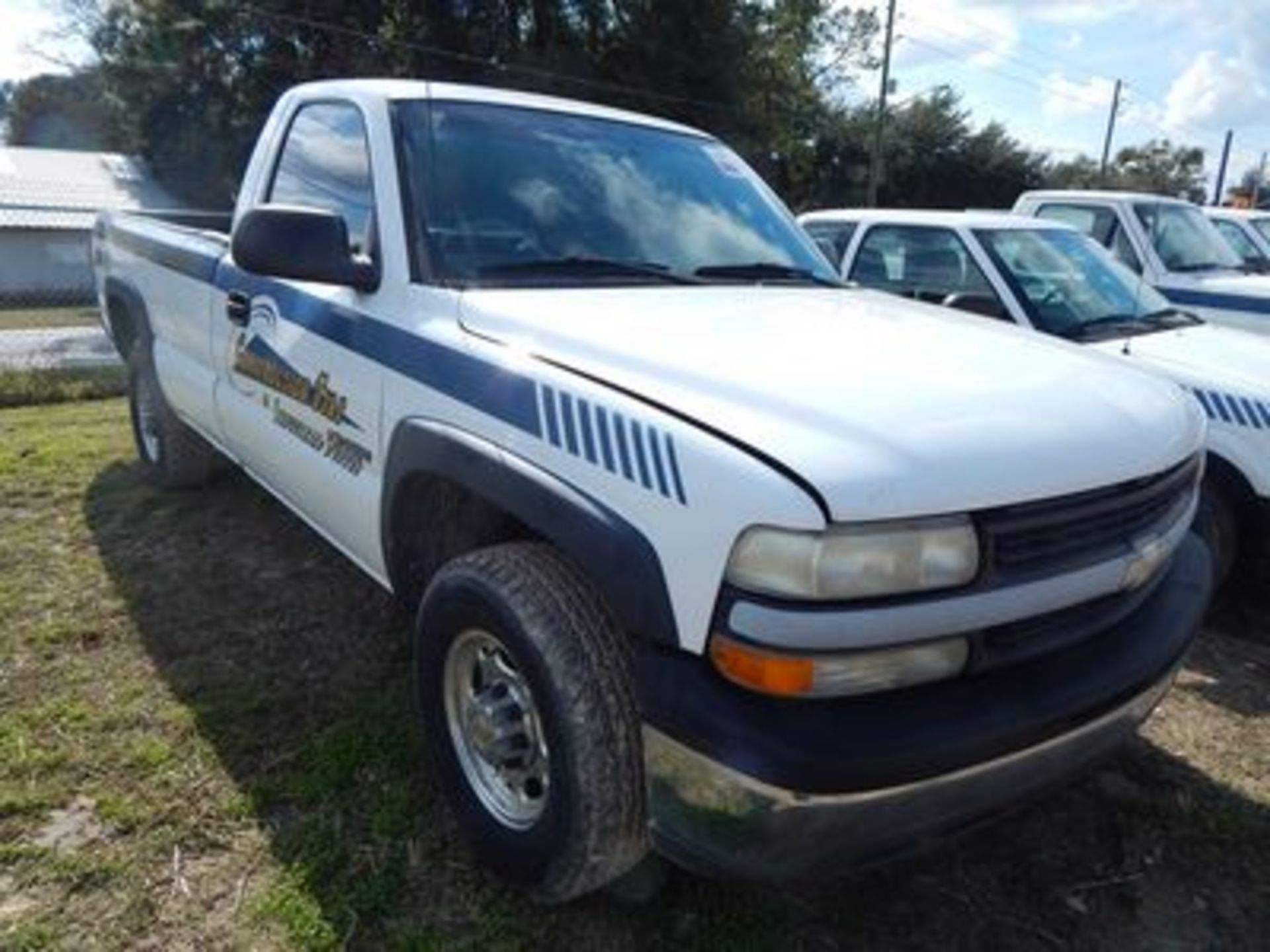 2002 CHEV 2500 HD-LT SILVERADO PICKUP TRUCK, V8, AT, AC, PS, PB, AM/FM STEREO, 8' BED, 311,655 - Image 2 of 2