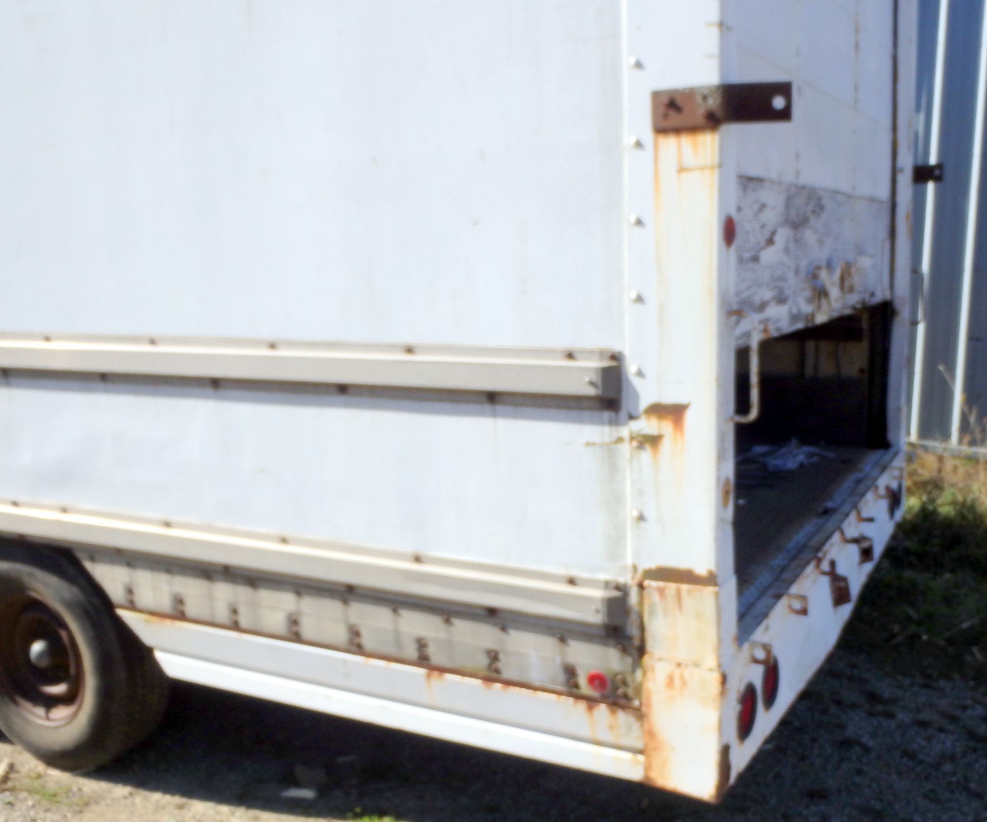 1999 Triaxle 24'x8' Enclosed Trailer - Image 8 of 14