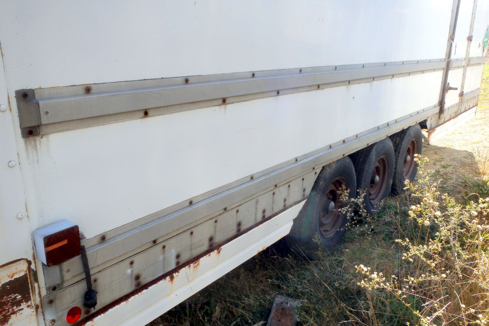 1999 Triaxle 24'x8' Enclosed Trailer - Image 12 of 14