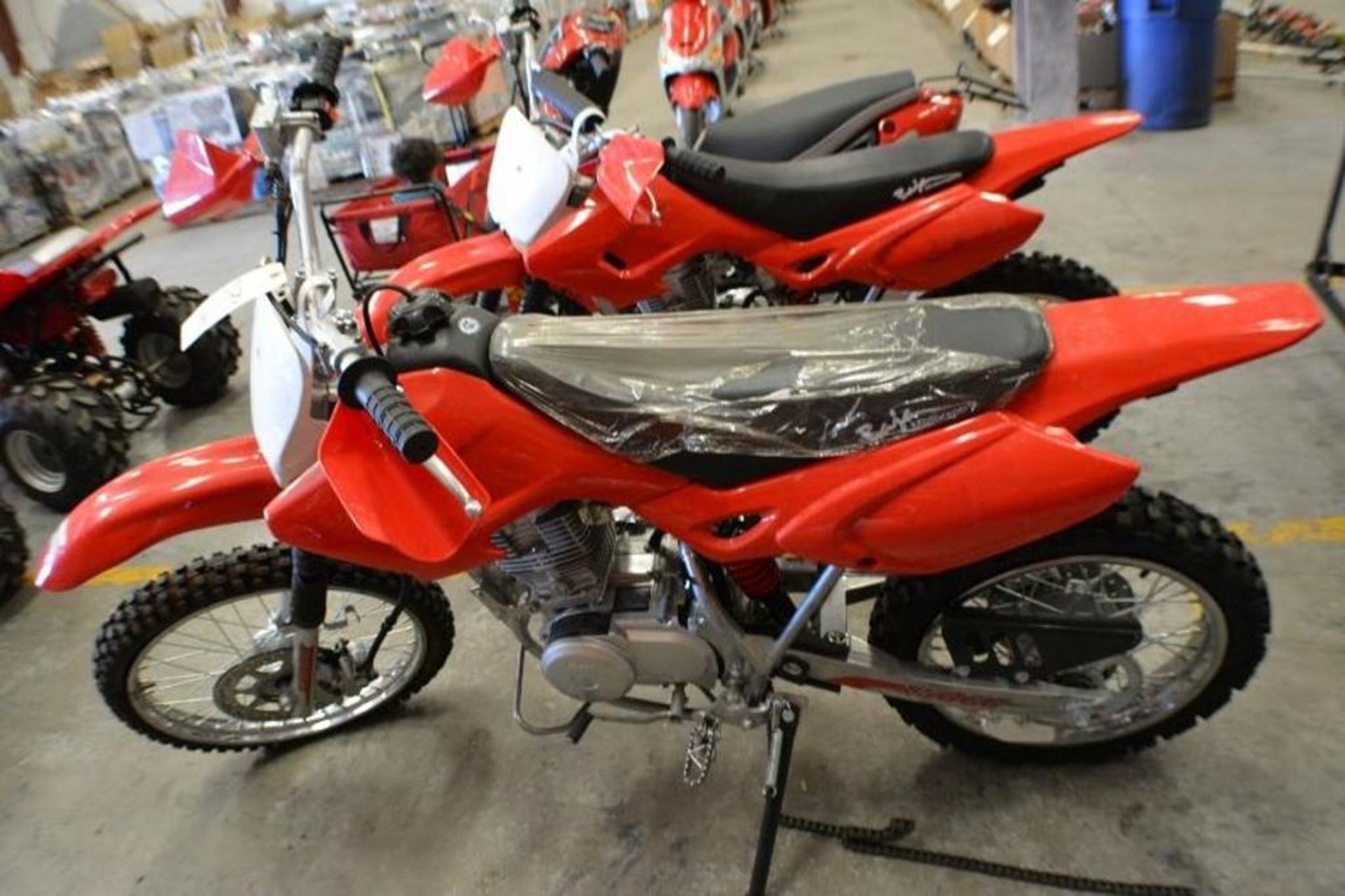 Dirt Bike 150cc 4 stroke Red/Black Color. This unit is for EXPORT ONLY. Buyers acknowledges purchase - Image 6 of 8