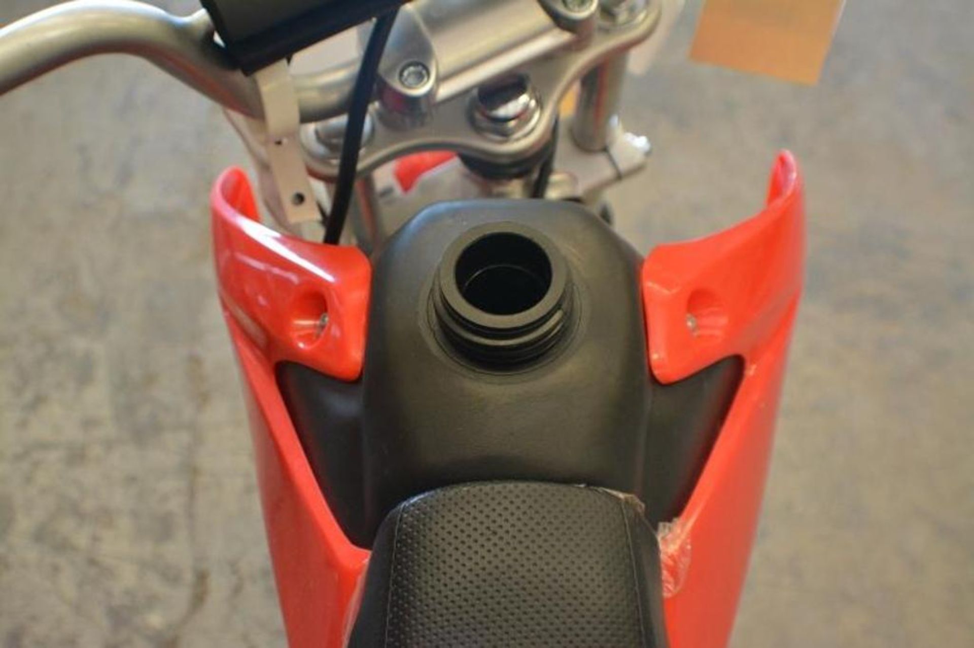 Dirt Bike 50cc 4 Stroke Red/Black Color. This unit is for EXPORT ONLY. Buyers acknowledges purchase - Image 5 of 6