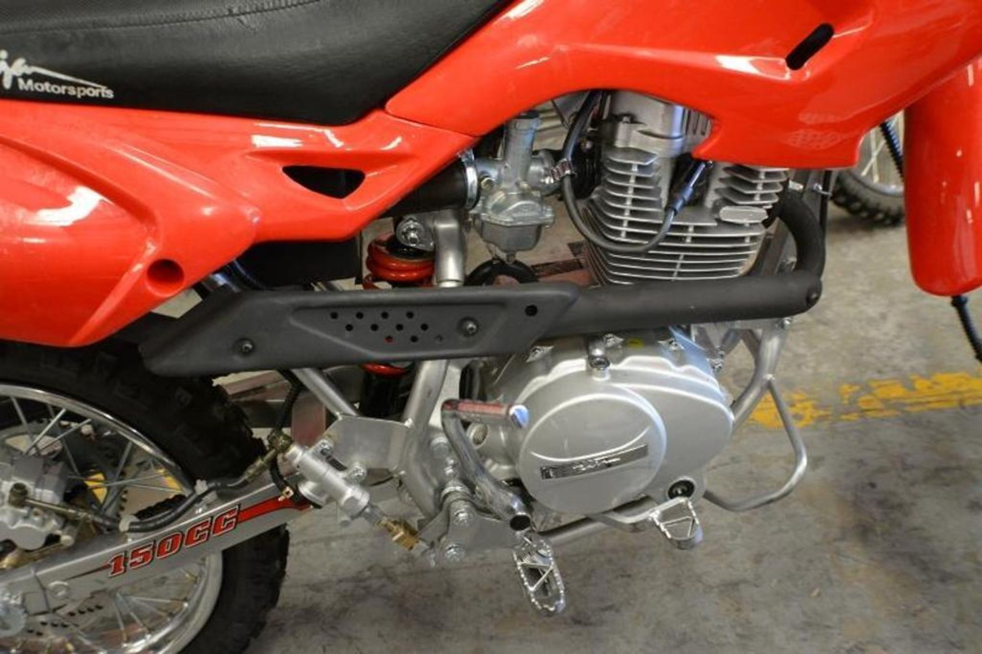 Dirt Bike 150cc 4 stroke Red/Black Color. This unit is for EXPORT ONLY. Buyers acknowledges purchase - Image 4 of 9