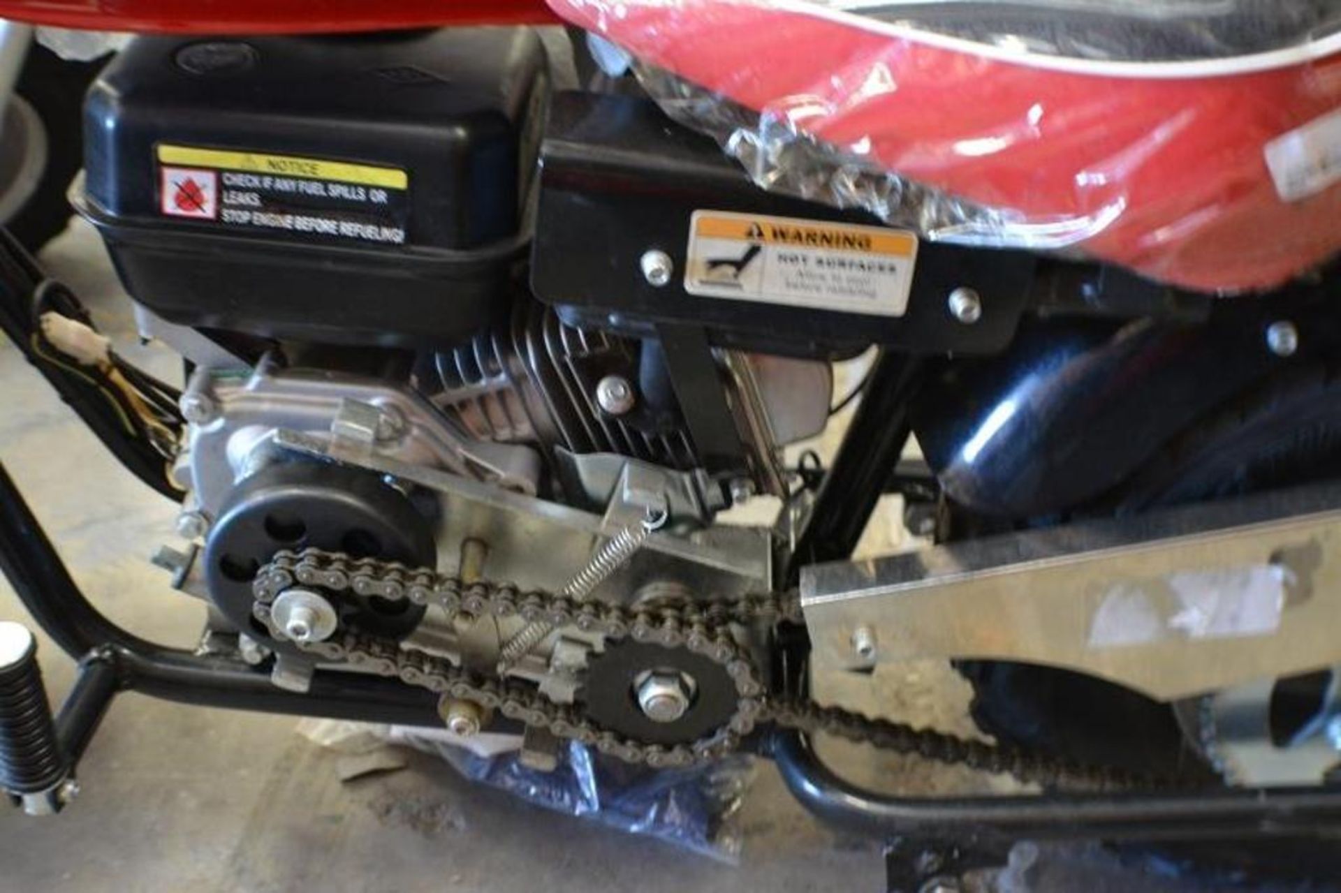 Chopper 196cc 4 Stroke. Red/Black Color. This unit are for EXPORT ONLY. Buyers acknowledges is for e - Image 7 of 9