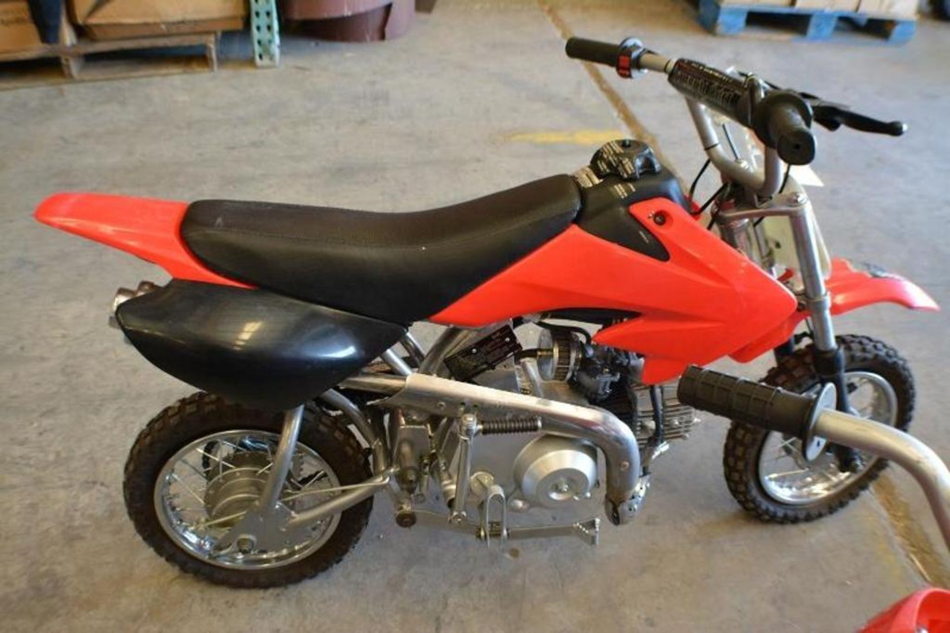 Dirt Bike 50cc 4 Stroke Red/Black Color. This unit is for EXPORT ONLY. Buyers acknowledges purchase - Image 5 of 6