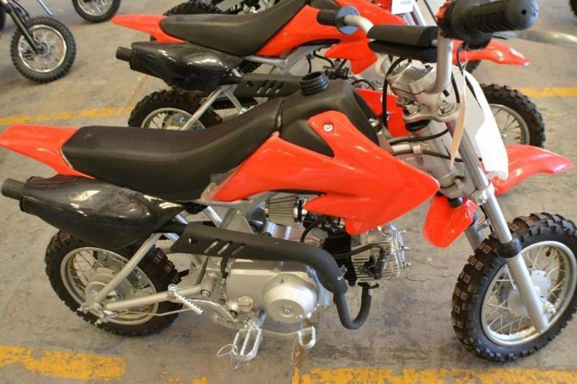 Dirt Bike 50cc 4 Stroke Red/Black Color. This unit is for EXPORT ONLY. Buyers acknowledges purchase - Image 2 of 6