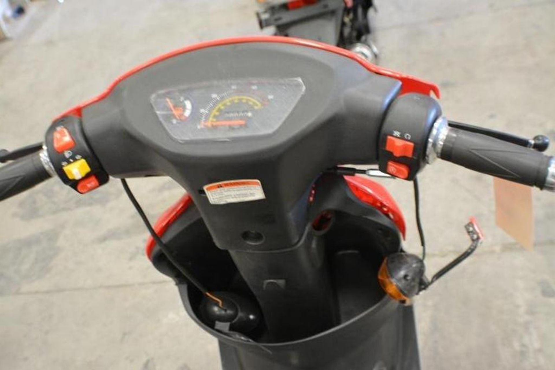 Electric Scooter 50cc Red/Black Color. This unit is for EXPORT ONLY. Buyers acknowledges is for expo - Image 4 of 7