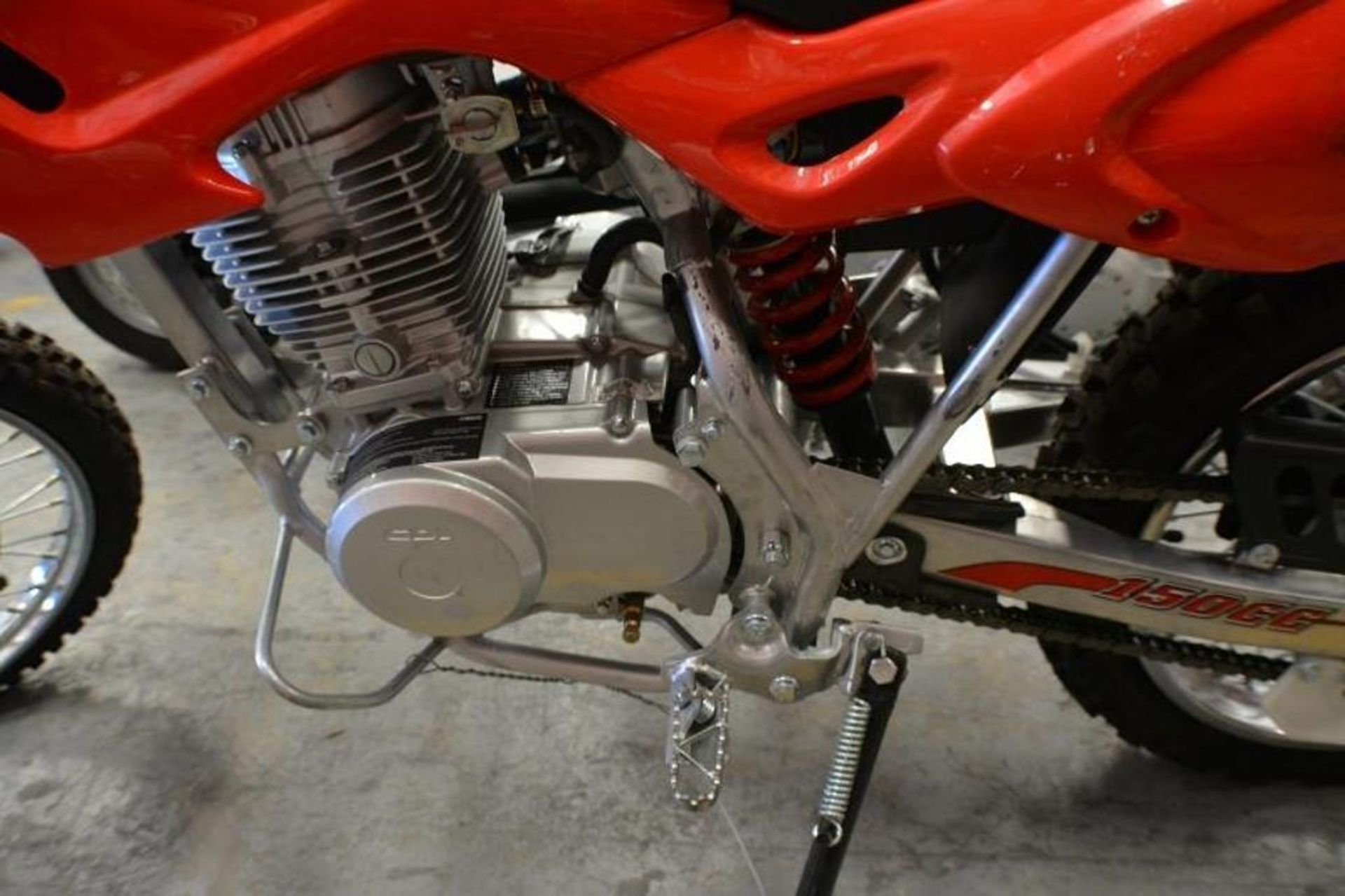 Dirt Bike 150cc 4 stroke Red/Black Color. This unit is for EXPORT ONLY. Buyers acknowledges purchase - Image 9 of 9