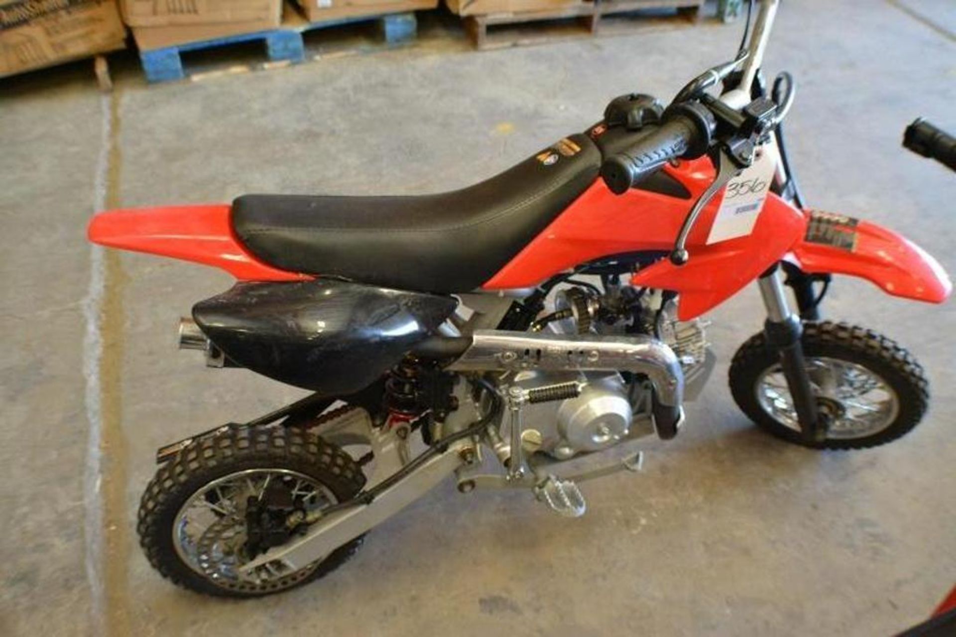 Dirt Bike 70cc 4 Stroke Red/Black Color. This unit is for EXPORT ONLY. Buyers acknowledges purchase - Image 5 of 6
