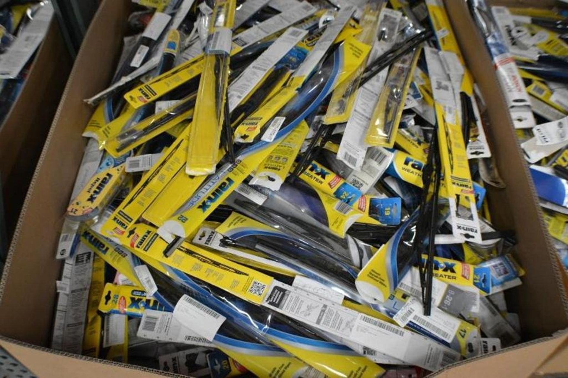 Wiper Blades. Assorted Brands and Sizes. Contents of Pallet - Image 2 of 3