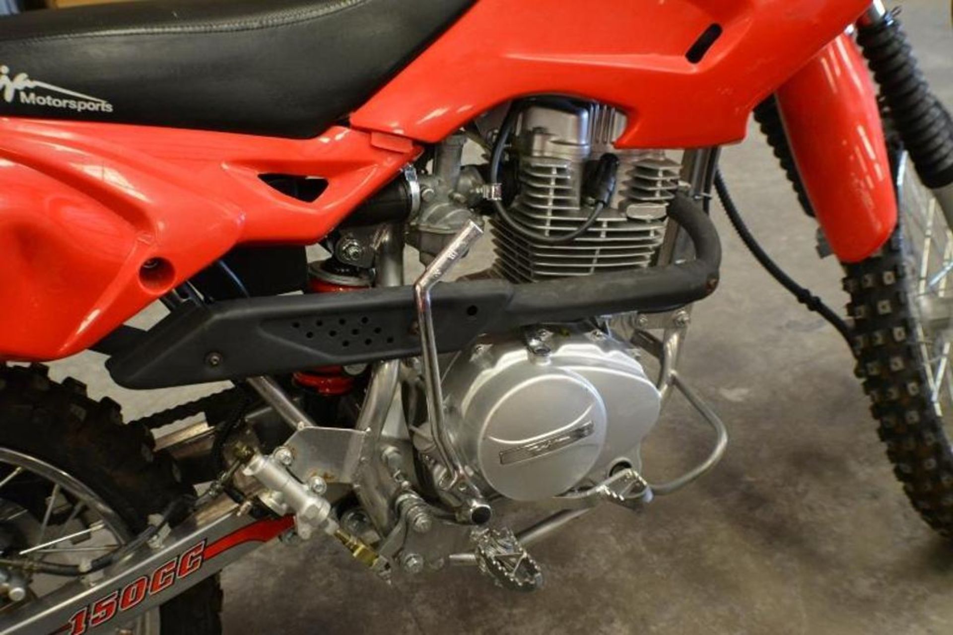 Dirt Bike 150cc 4 stroke Red/Black Color. This unit is for EXPORT ONLY. Buyers acknowledges purchase - Image 5 of 9