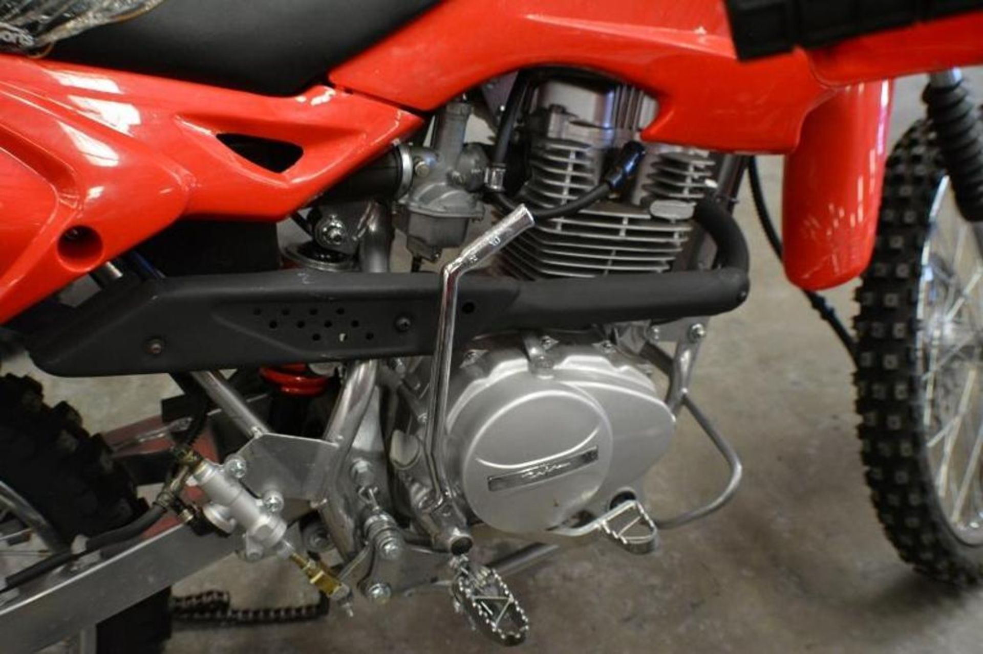 Dirt Bike 150cc 4 stroke Red/Black Color. This unit is for EXPORT ONLY. Buyers acknowledges purchase - Image 4 of 8