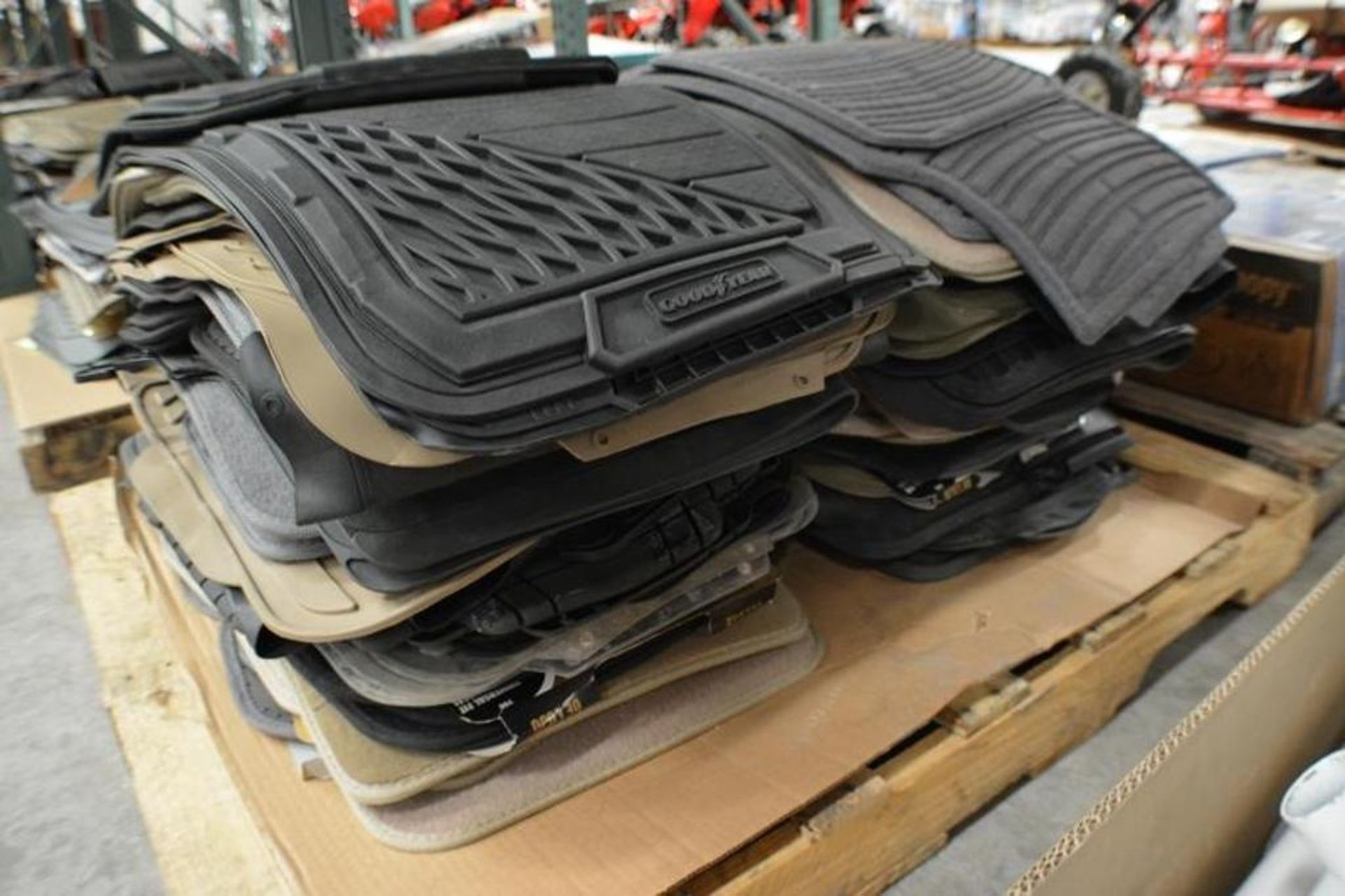 Car Floor Mat. Universal Fit Assorted Sizes and Colors. Contents of Pallet - Image 4 of 4