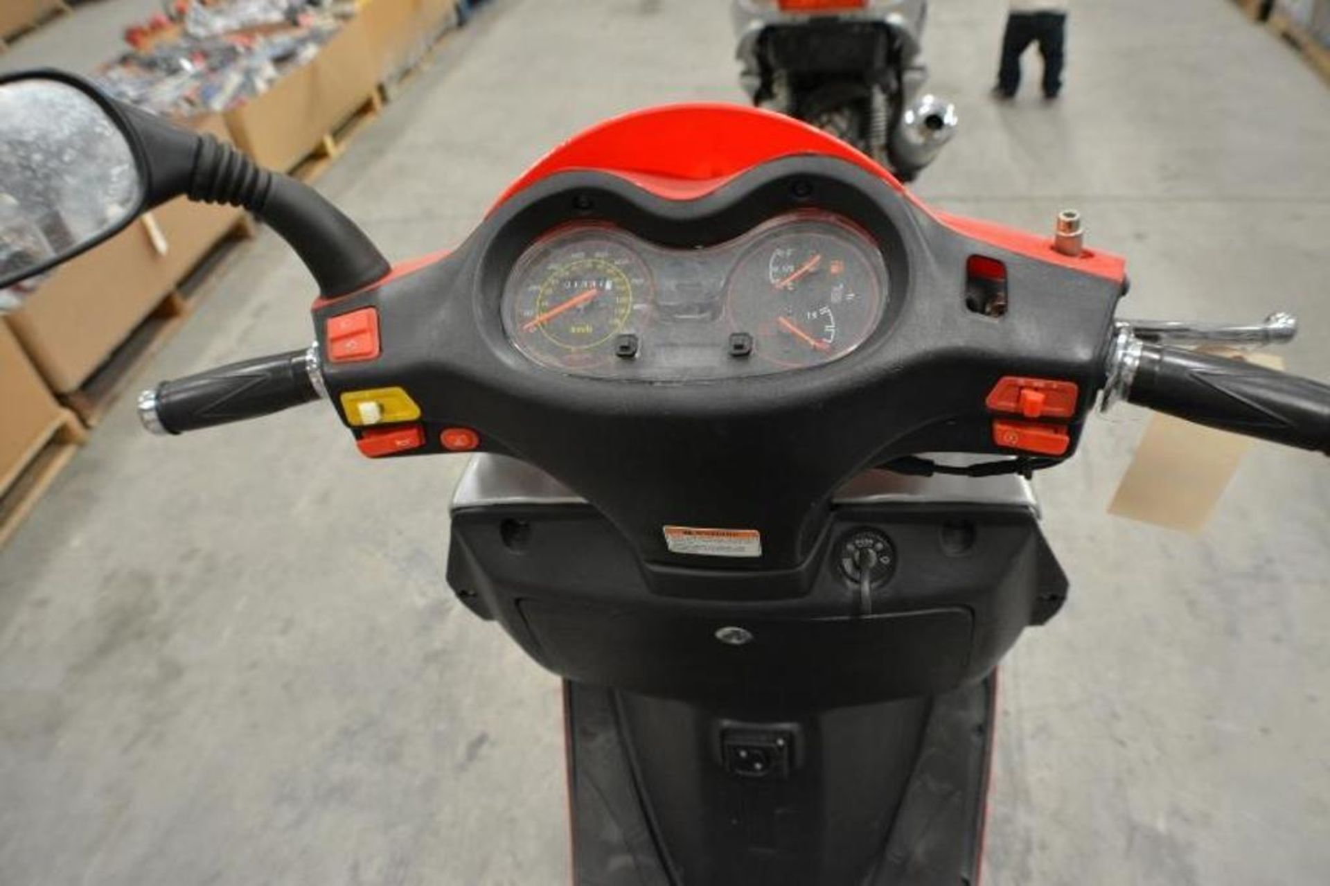 Electric Scooter 50cc Red/Black Color. This unit is for EXPORT ONLY. Buyers acknowledges is for expo - Image 4 of 8