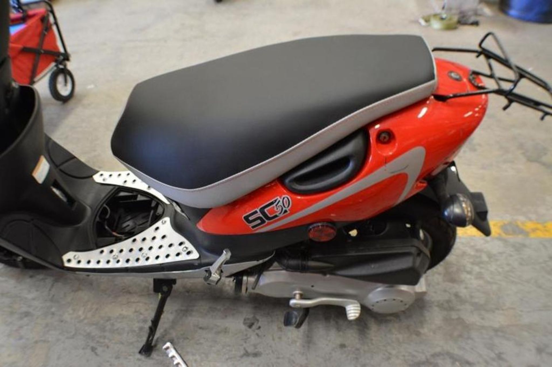 Electric Scooter 50cc Red/Black Color. This unit is for EXPORT ONLY. Buyers acknowledges is for expo - Image 6 of 8