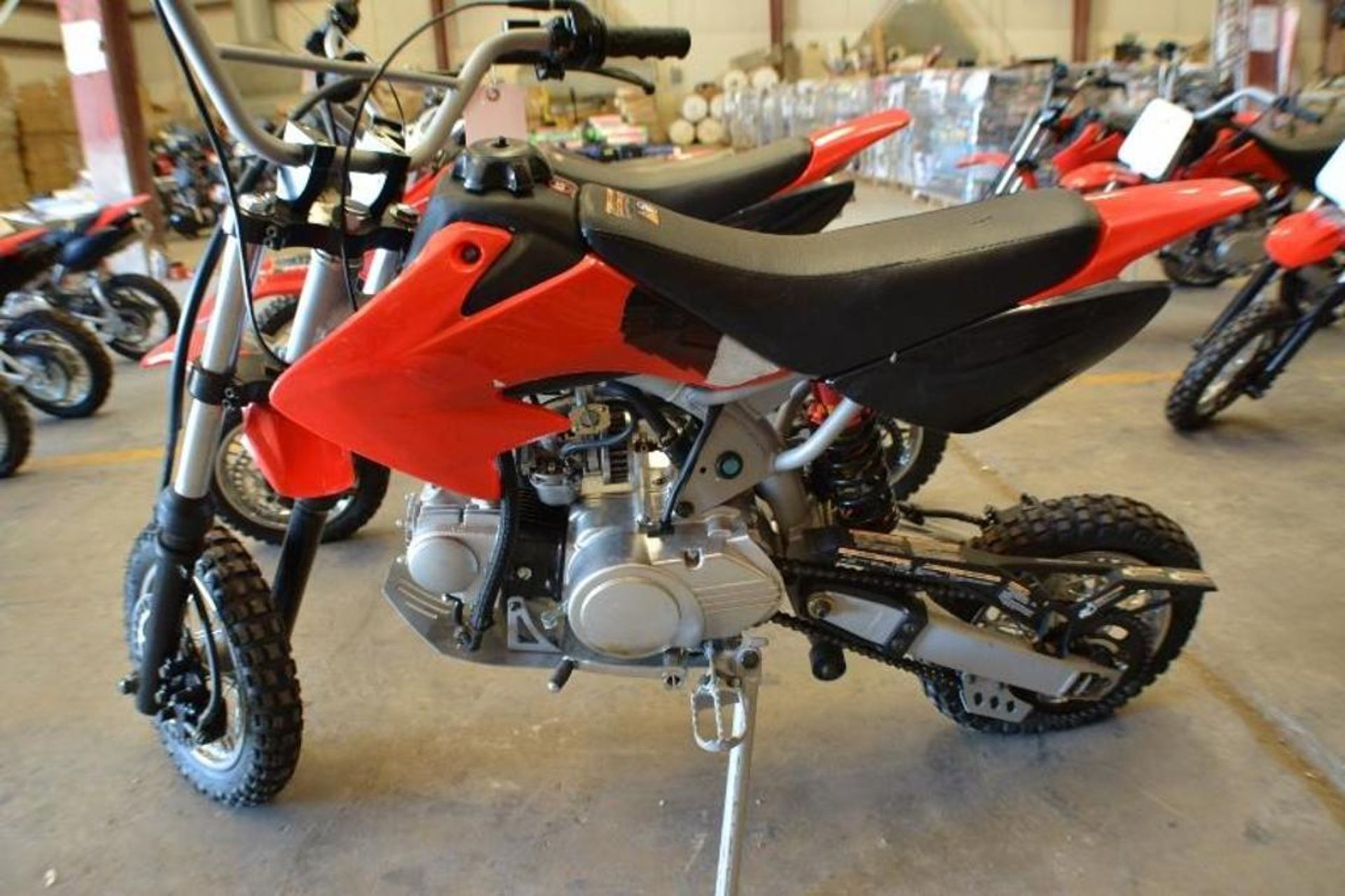 Dirt Bike 70cc 4 Stroke Red/Black Color. This unit is for EXPORT ONLY. Buyers acknowledges purchase - Image 3 of 6
