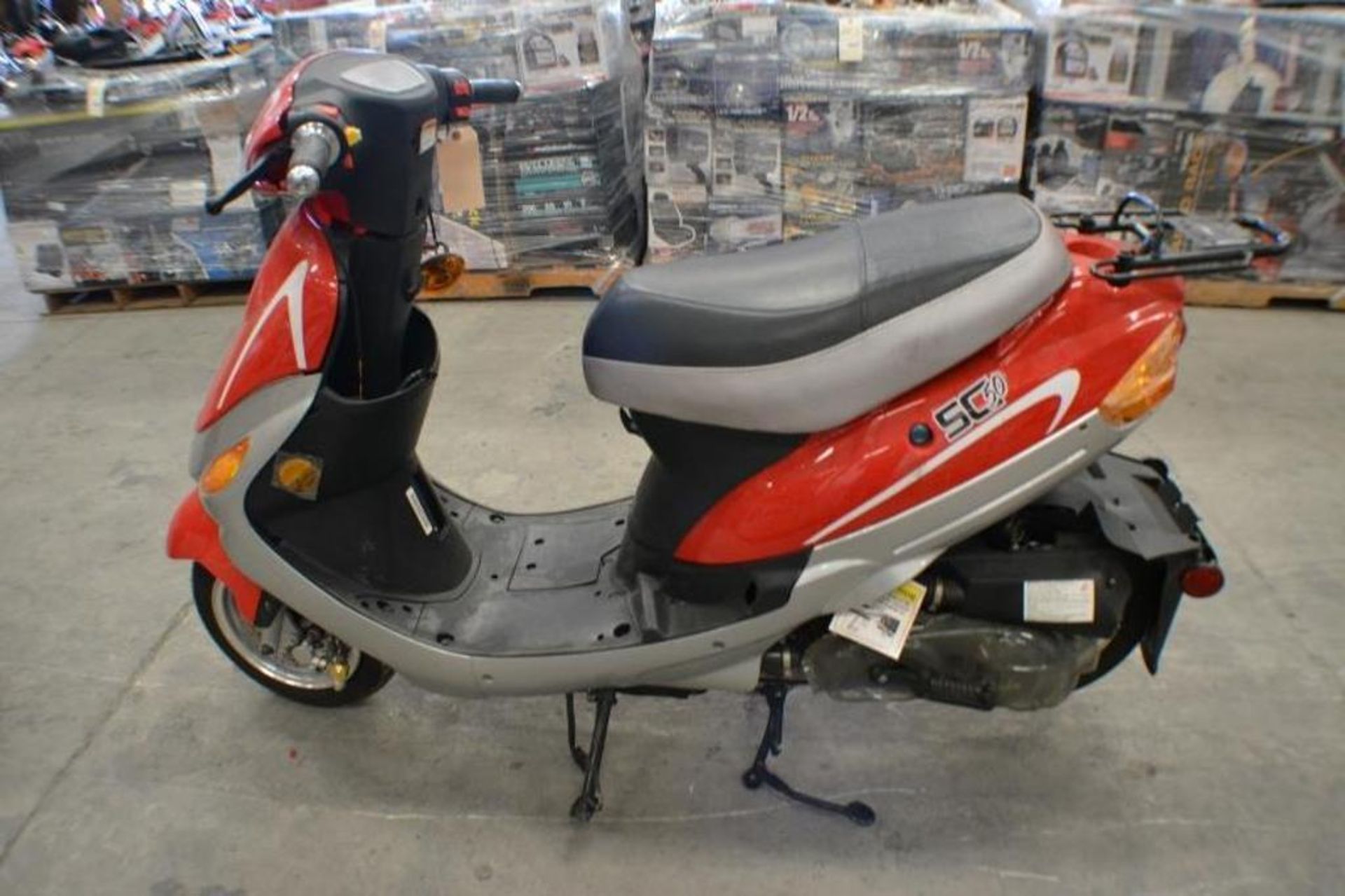 Electric Scooter 50cc Red/Black Color. This unit is for EXPORT ONLY. Buyers acknowledges is for expo - Image 6 of 7