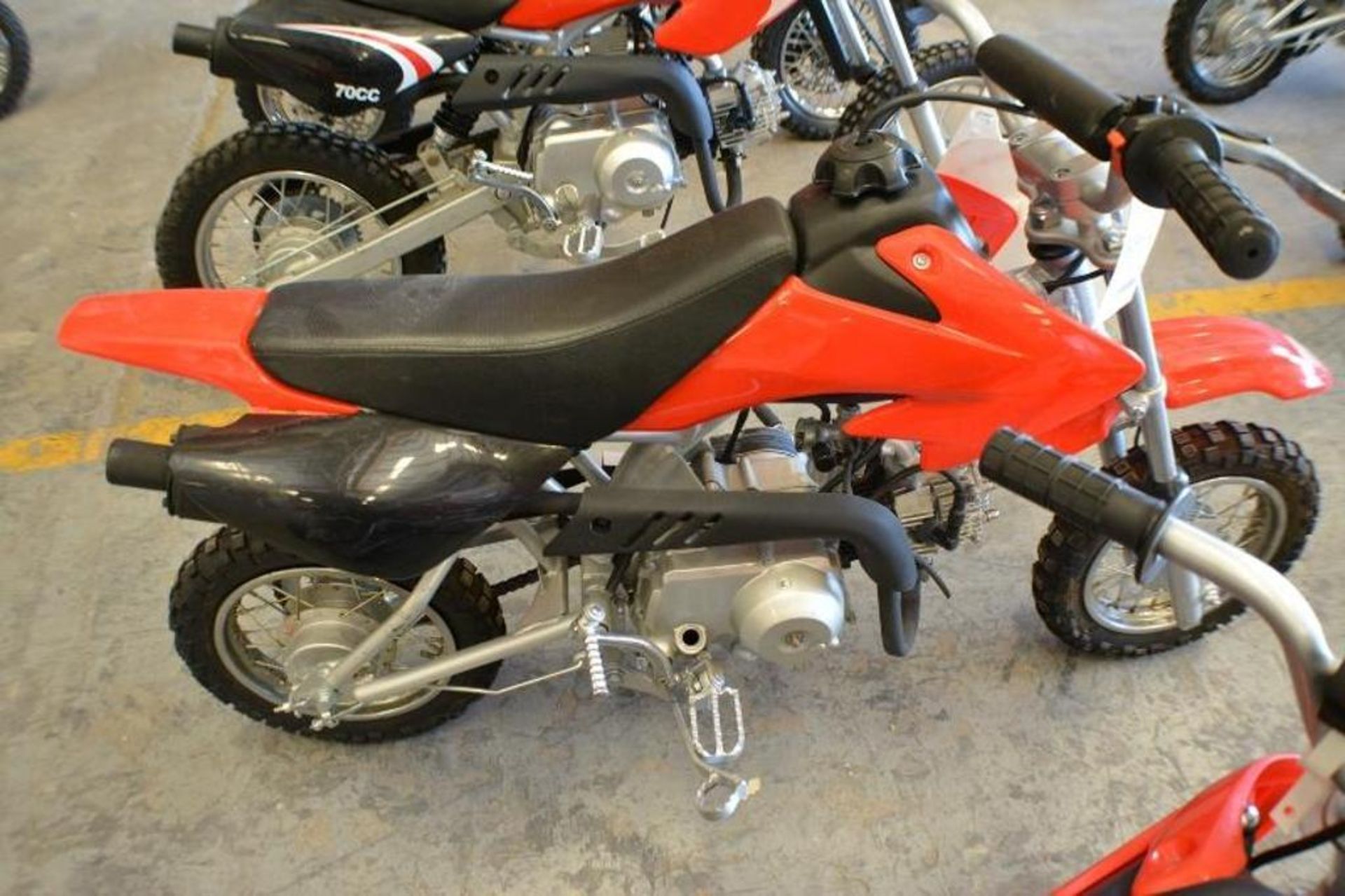 Dirt Bike 50cc 4 Stroke Red/Black Color. This unit is for EXPORT ONLY. Buyers acknowledges purchase - Image 4 of 7