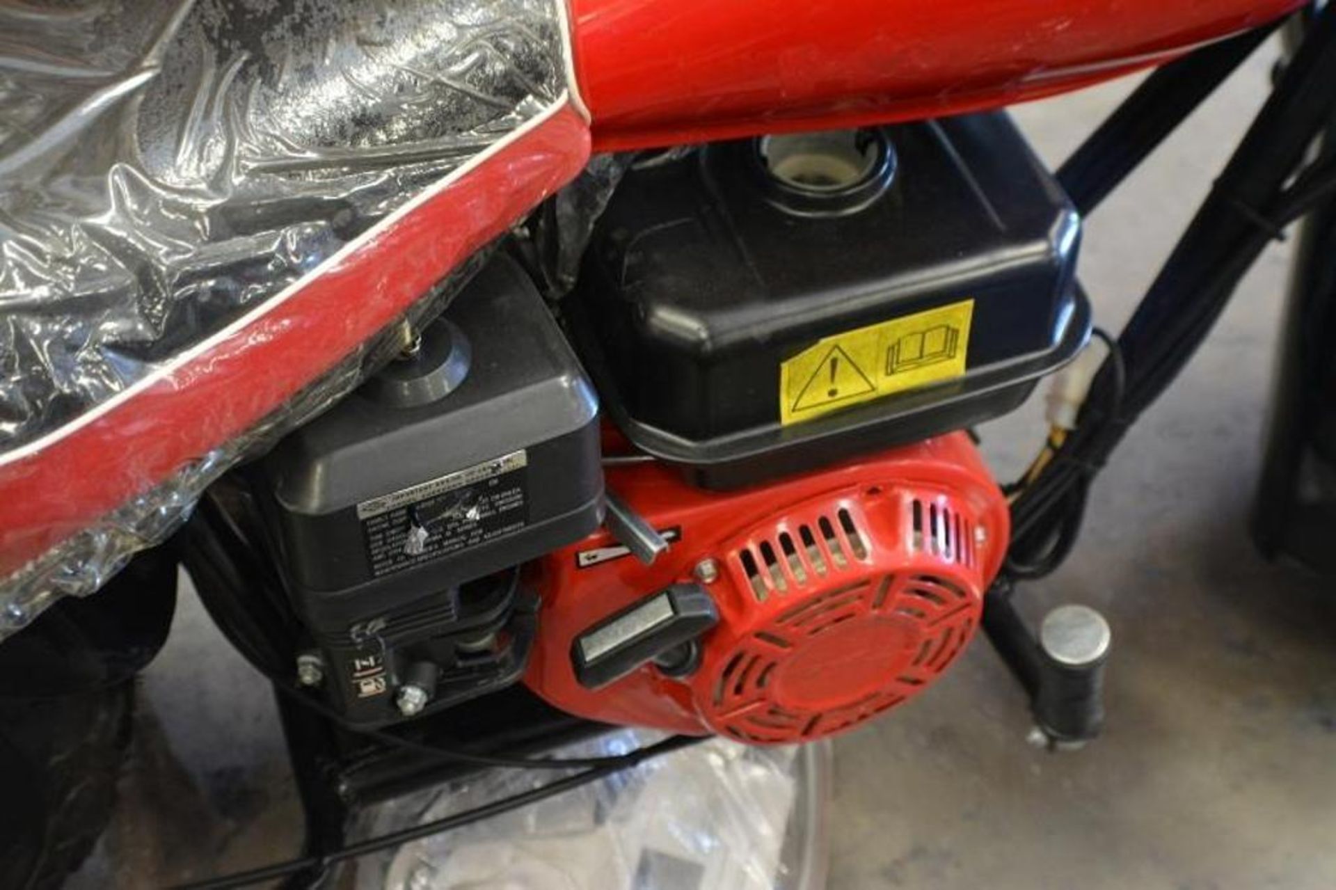 Chopper 196cc 4 Stroke. Red/Black Color. This unit are for EXPORT ONLY. Buyers acknowledges is for e - Image 9 of 9