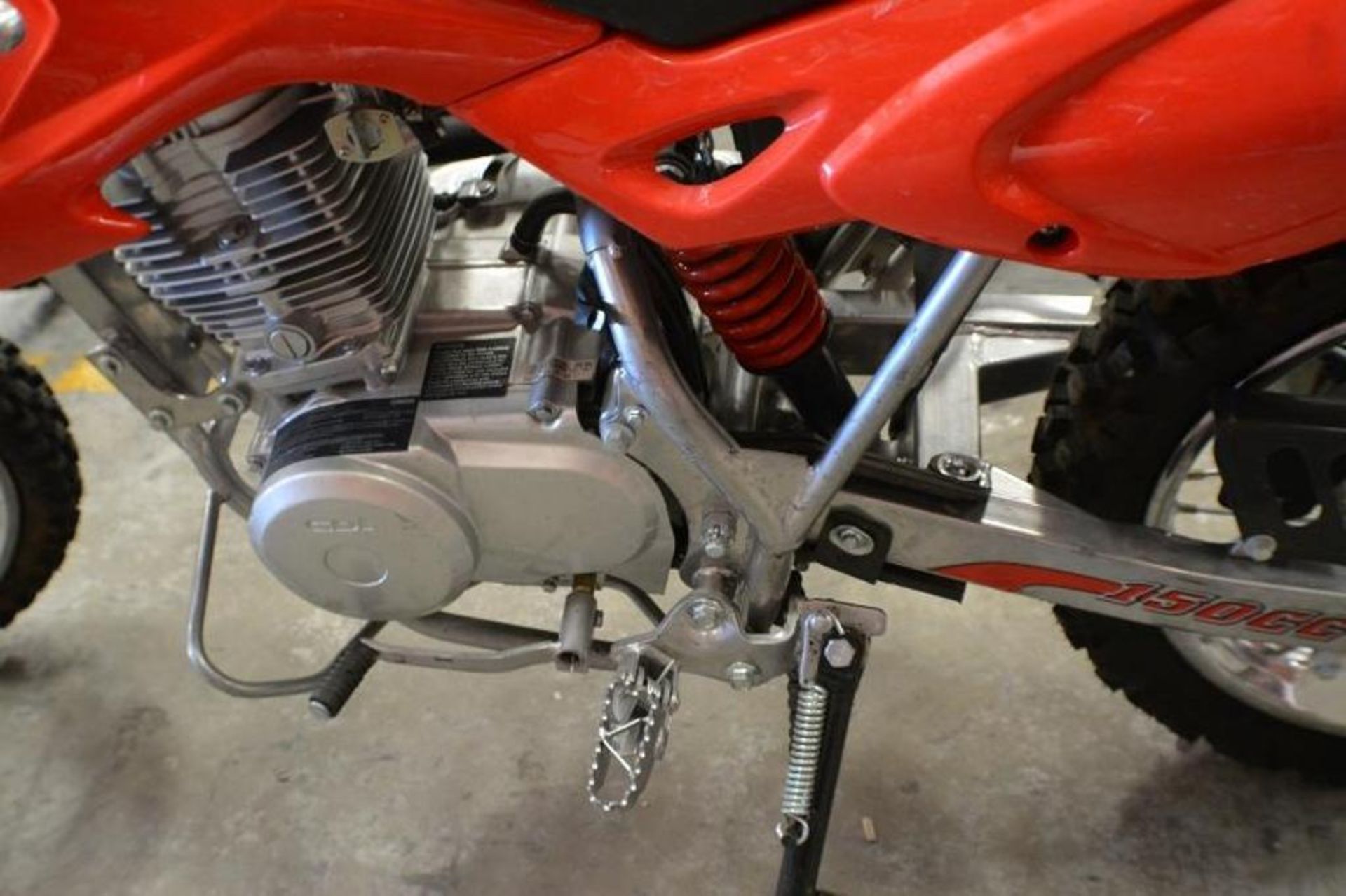 Dirt Bike 150cc 4 stroke Red/Black Color. This unit is for EXPORT ONLY. Buyers acknowledges purchase - Image 7 of 8