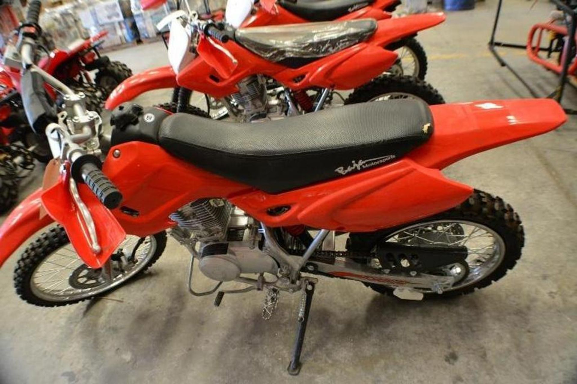 Dirt Bike 150cc 4 stroke Red/Black Color. This unit is for EXPORT ONLY. Buyers acknowledges purchase - Image 6 of 9