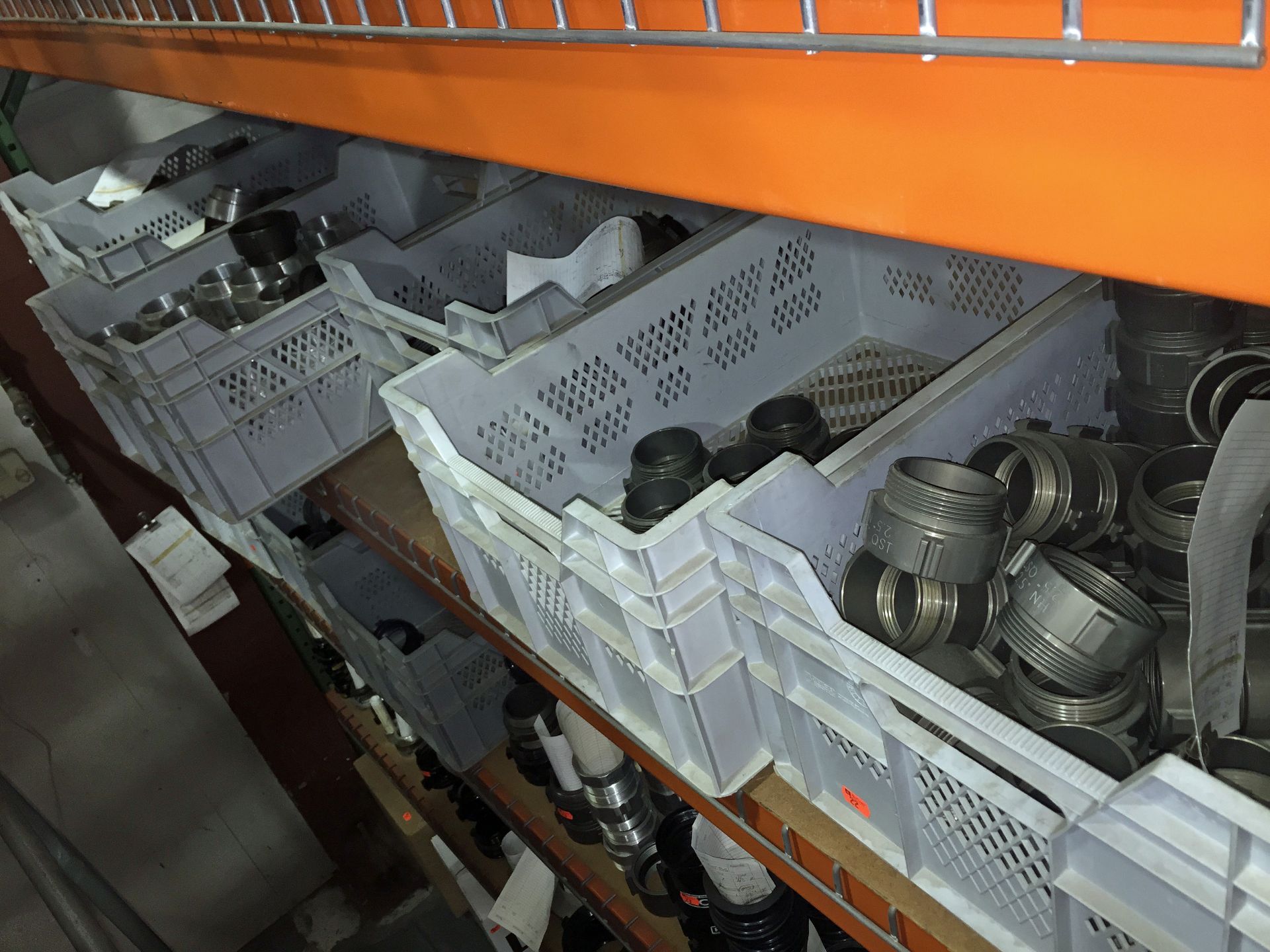 (1) shelf of couplings in various sizes - Image 3 of 9