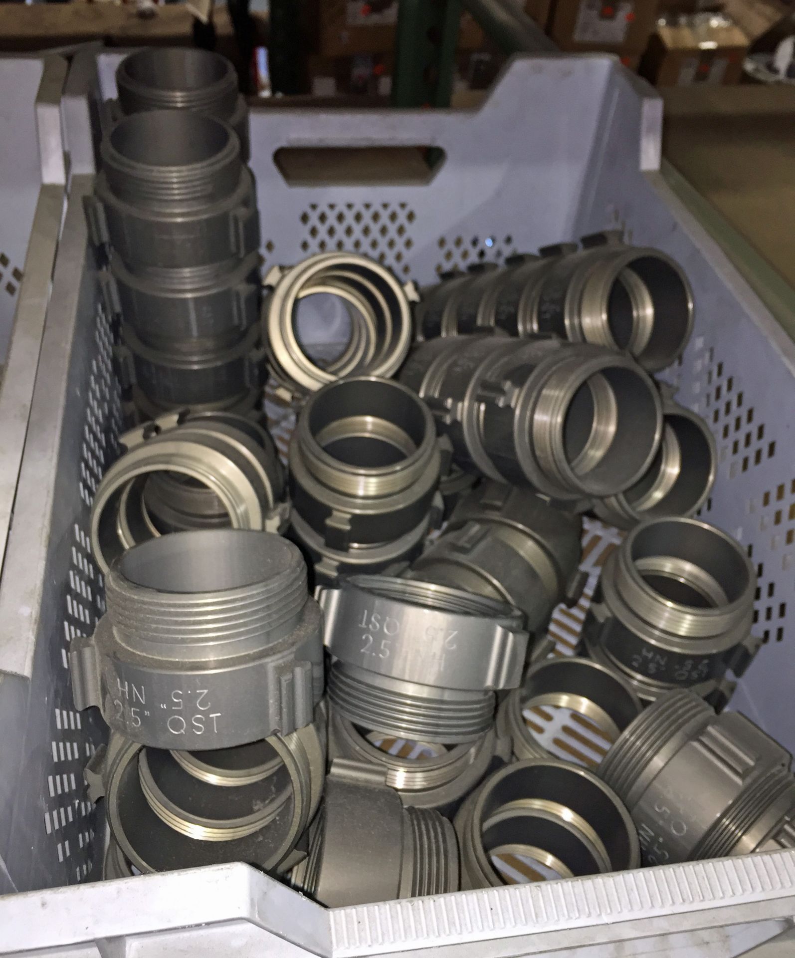 (1) shelf of couplings in various sizes - Image 4 of 9