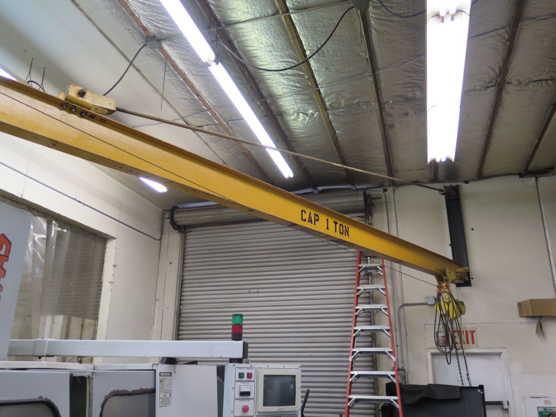 1 Ton Cap Wall Mounted Jib w/ Acco  1/2 Ton Electric Hoist