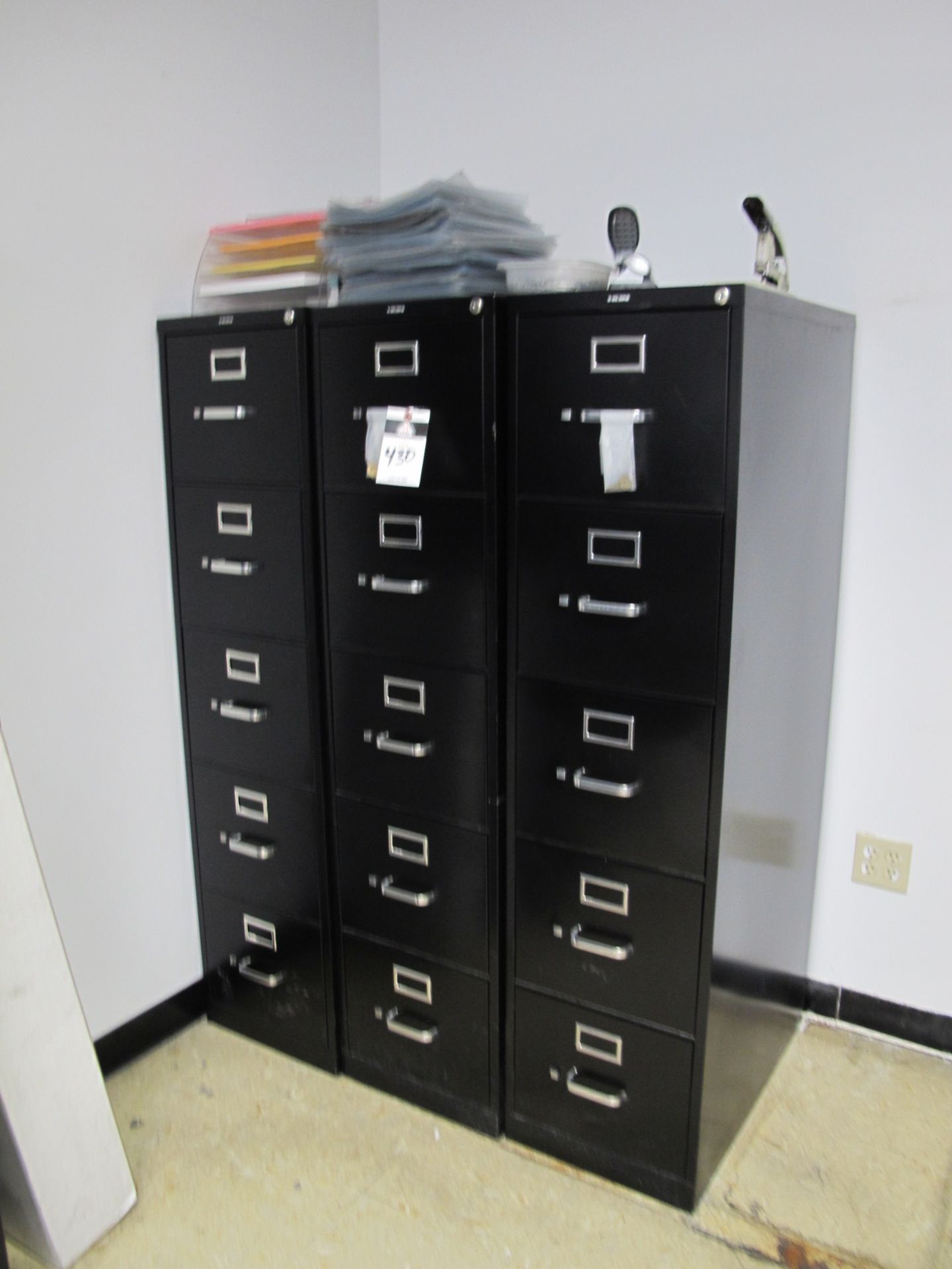 Cabinets and file cabinets - Image 2 of 2
