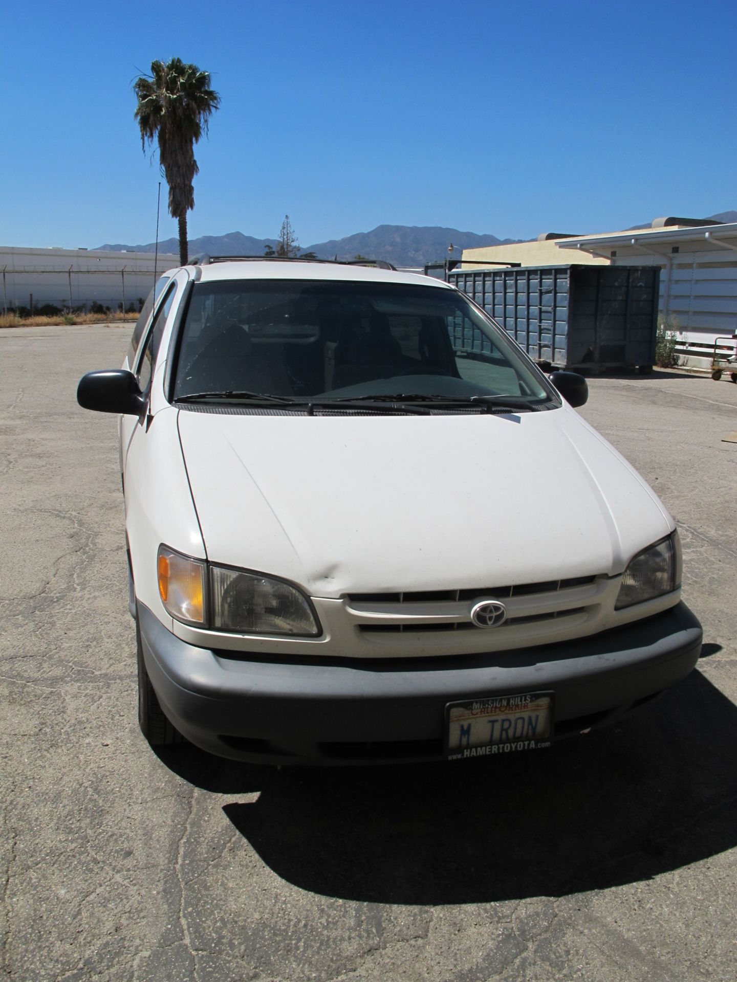 1998 Toyota Sienna LE Van Lisc# MTRON w/ Gas Engine, Automatic Trans,Milles 273,350 AC, VIN# - Image 2 of 8