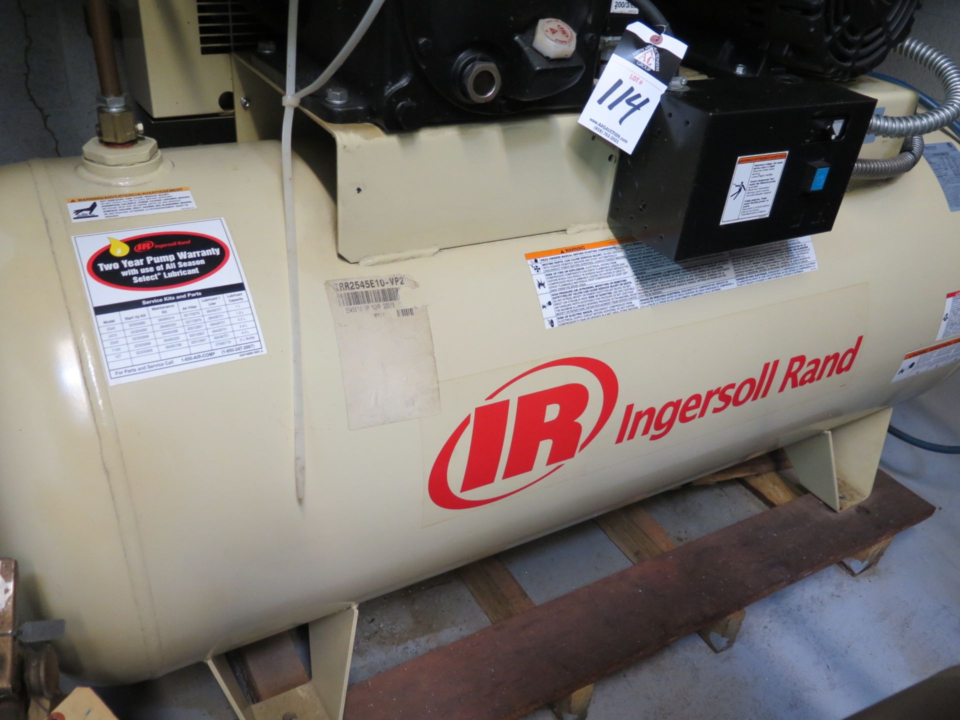 Ingersoll Rand mdl. 2545E10-VP 1pHp Hotizontal Air Compressor s/n 1010150122 w/ 120 Gallon Tank - Image 3 of 4